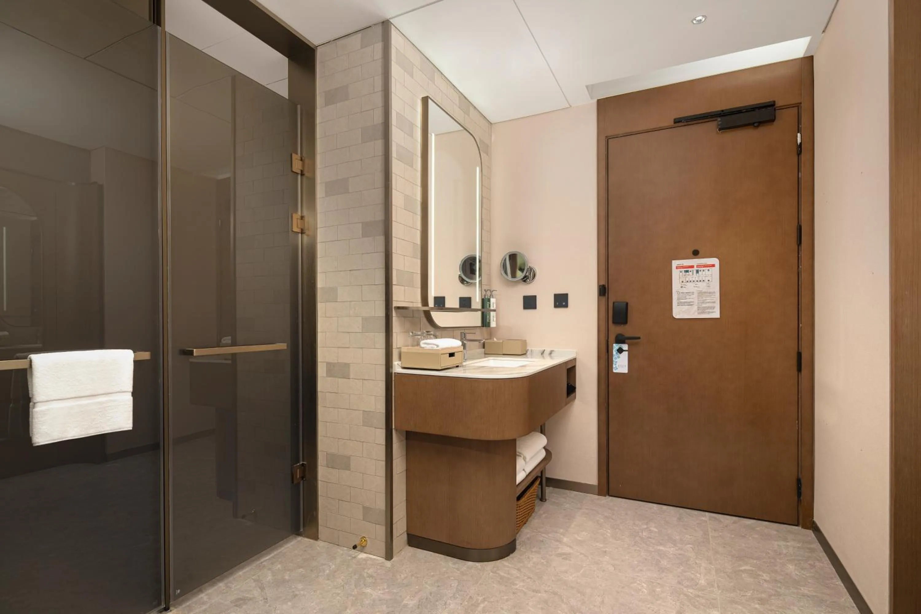 Shower in Hilton Garden Inn Zhongwei Shapotou