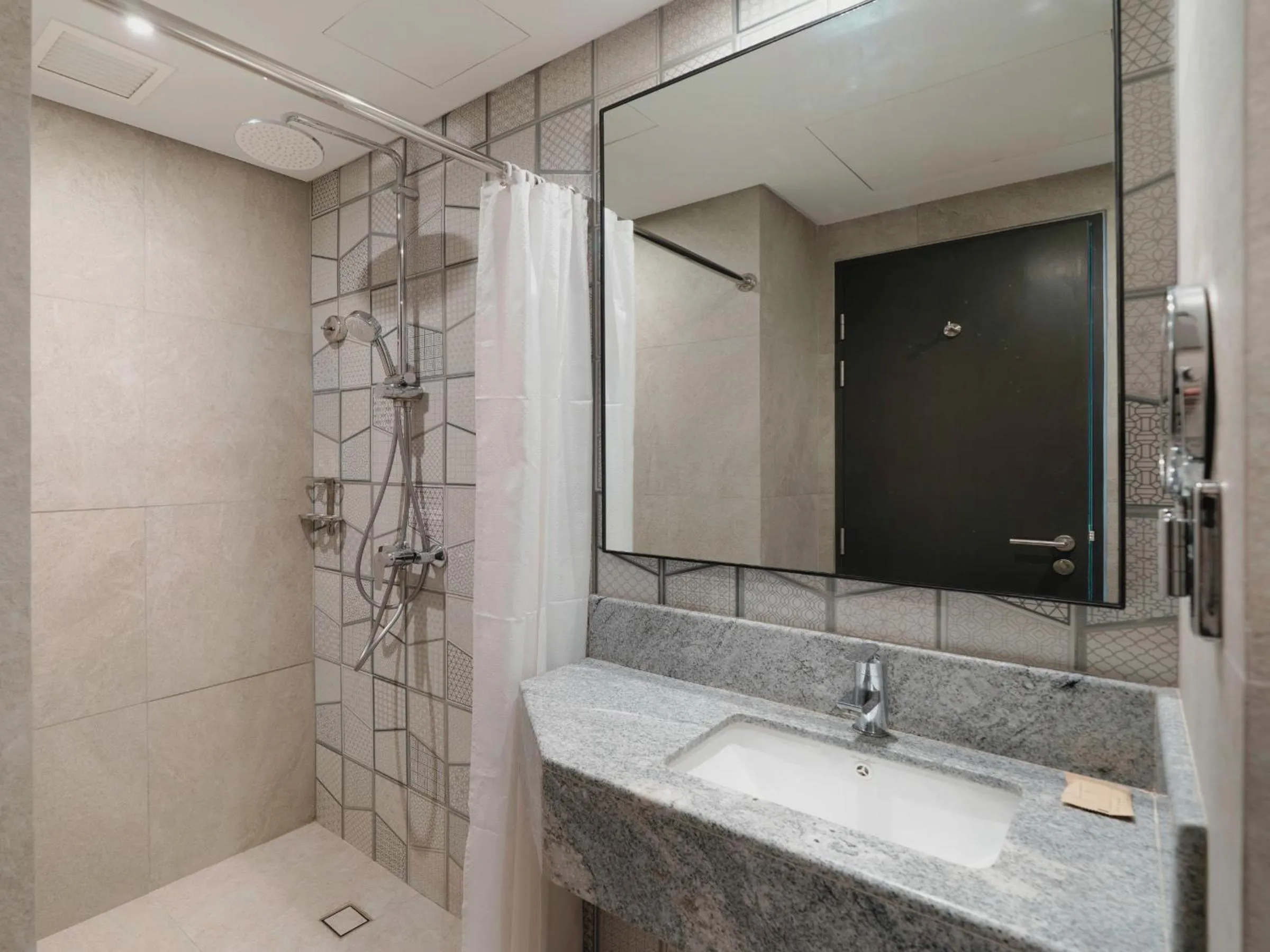 Mactan Island Stay Near Beach and Airport