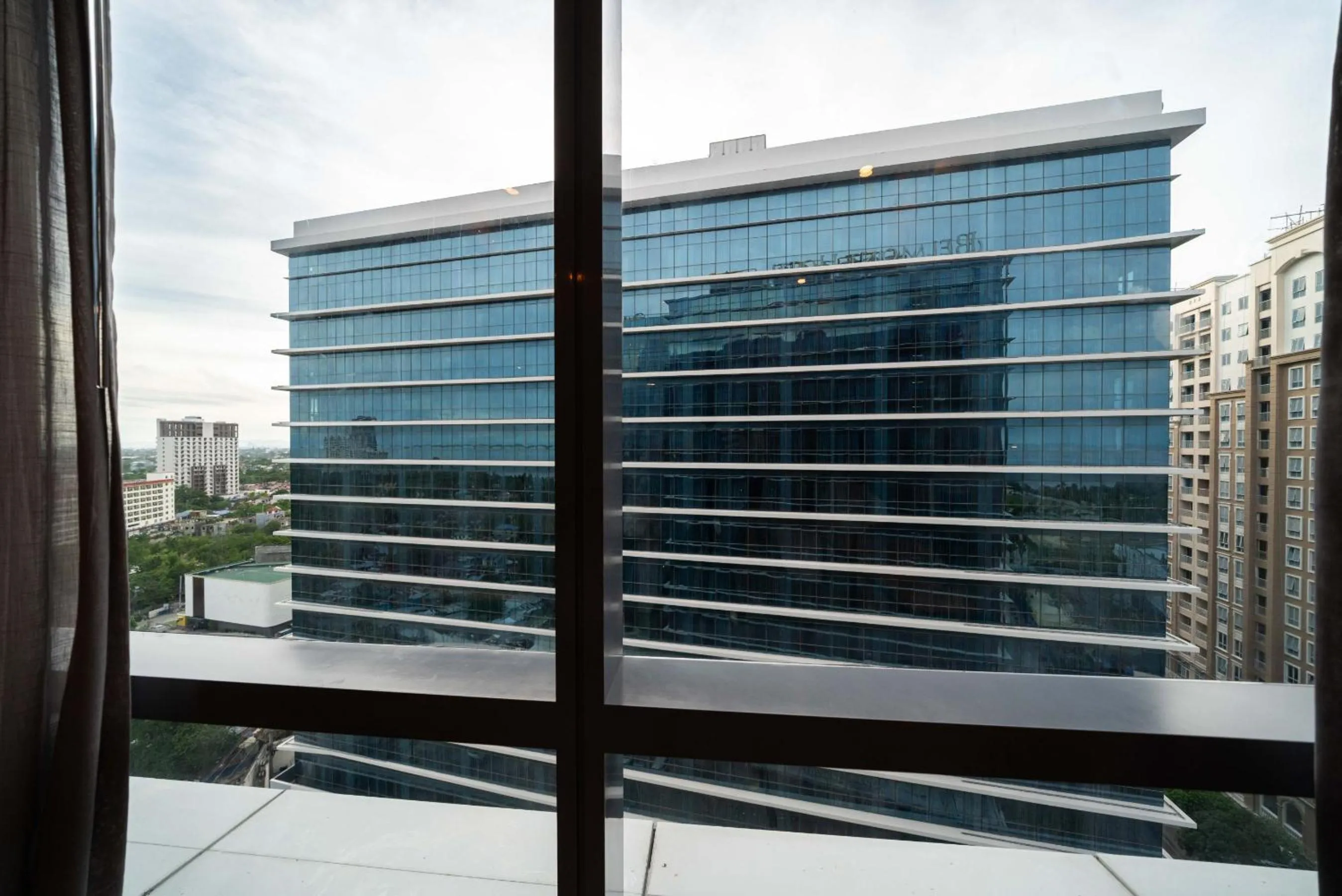 Property building in Mactan Island Stay Near Beach and Airport