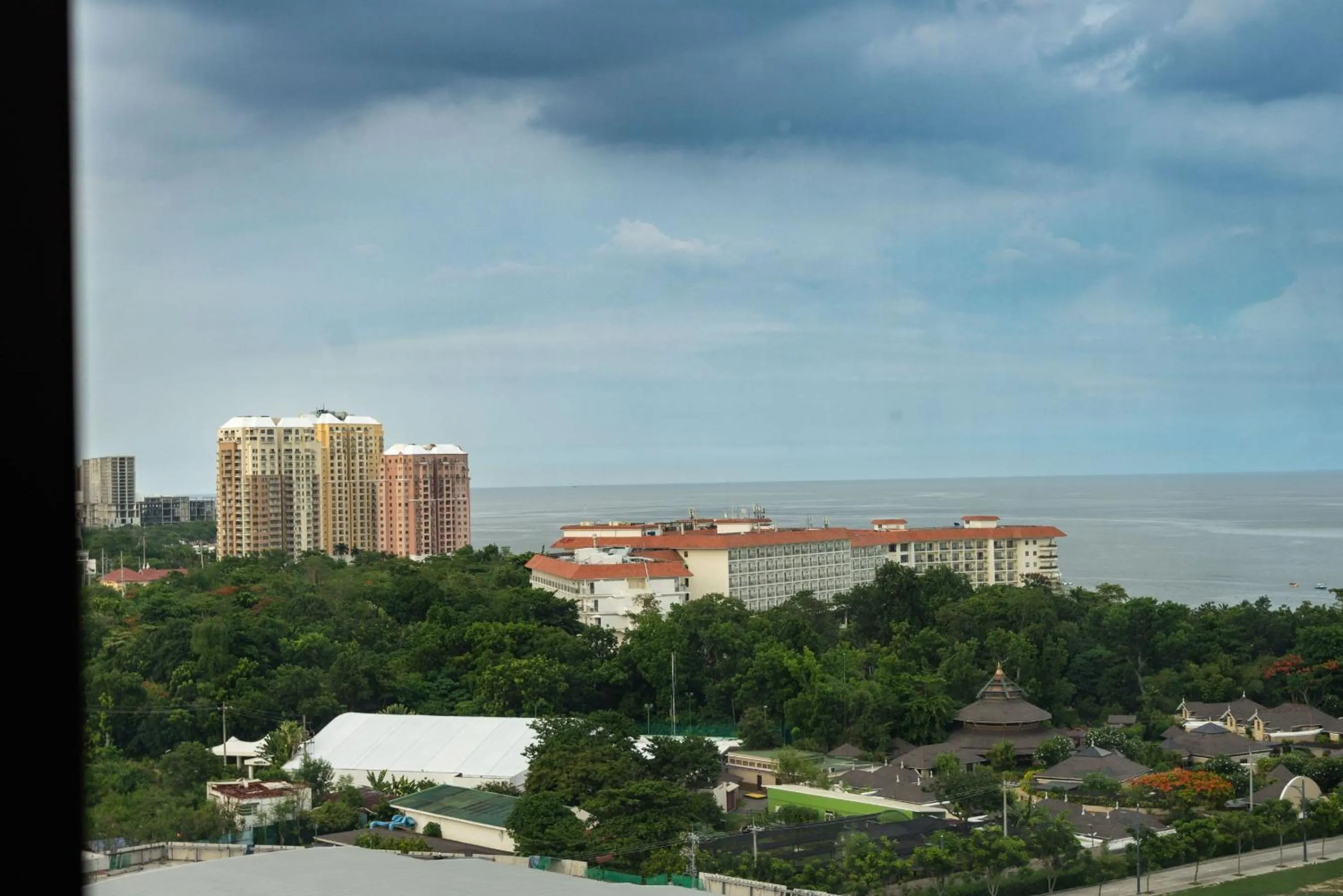 Mactan Island Stay Near Beach and Airport