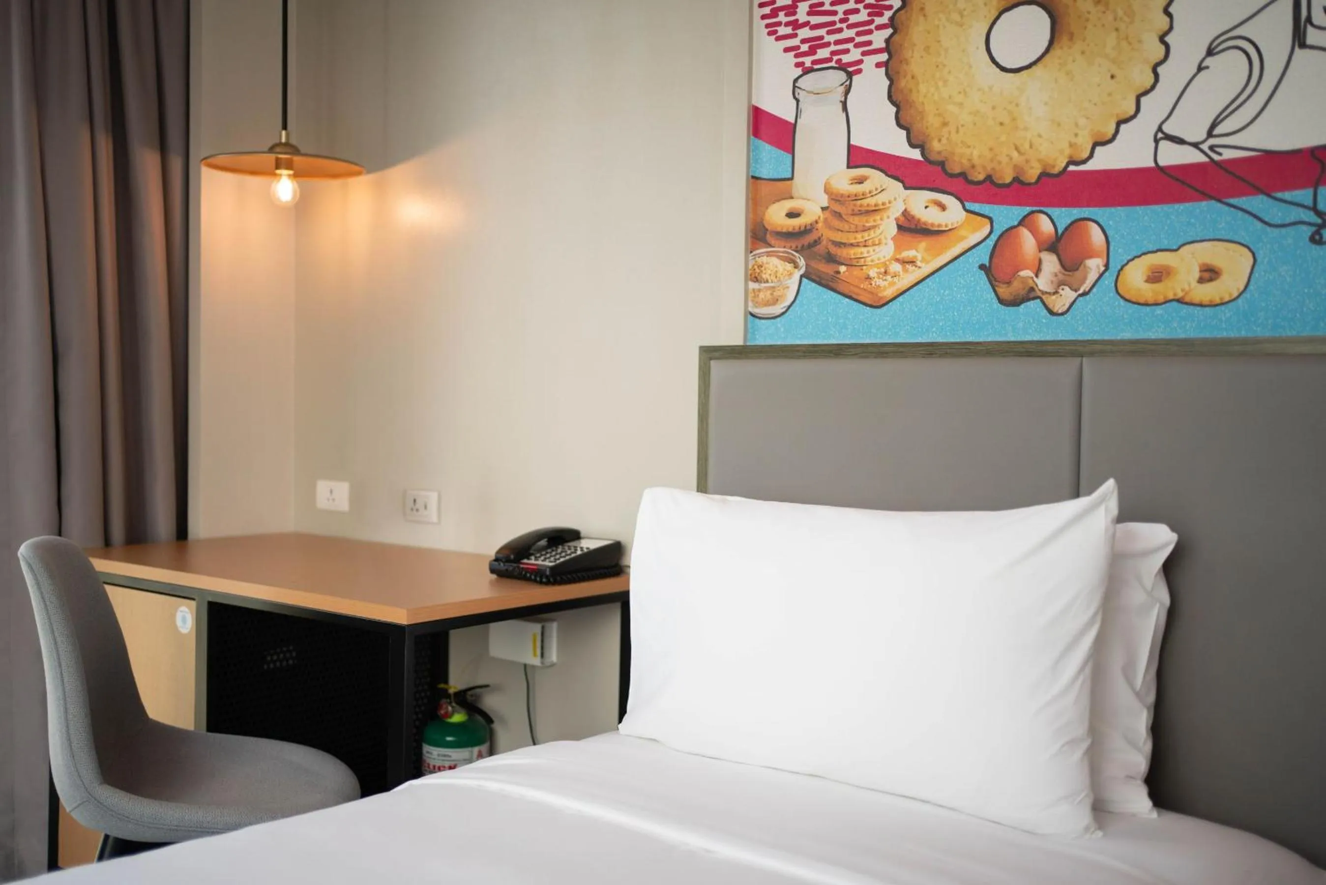 Bed in Mactan Island Stay Near Beach and Airport