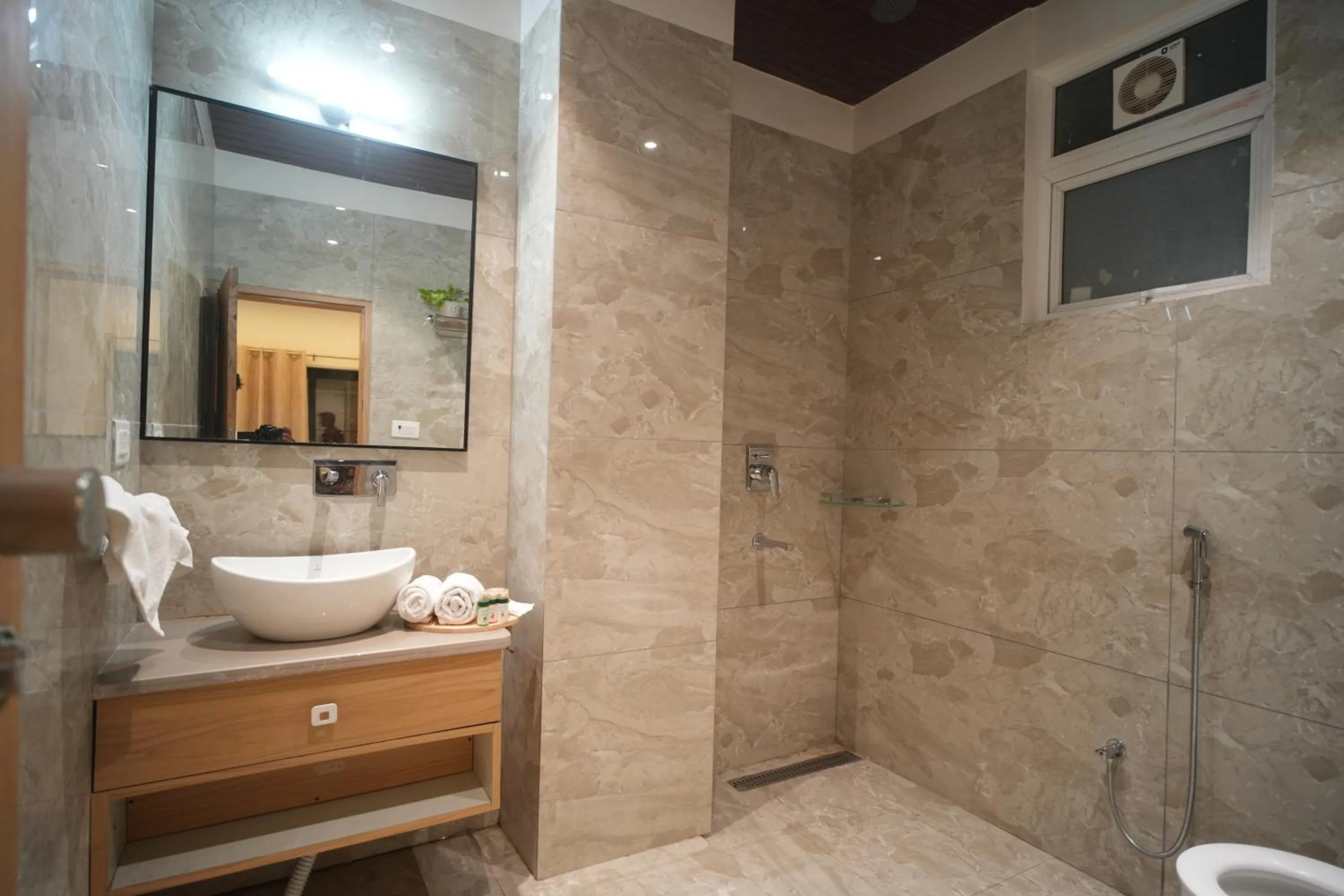 Shower in Ira Retreat Varanasi