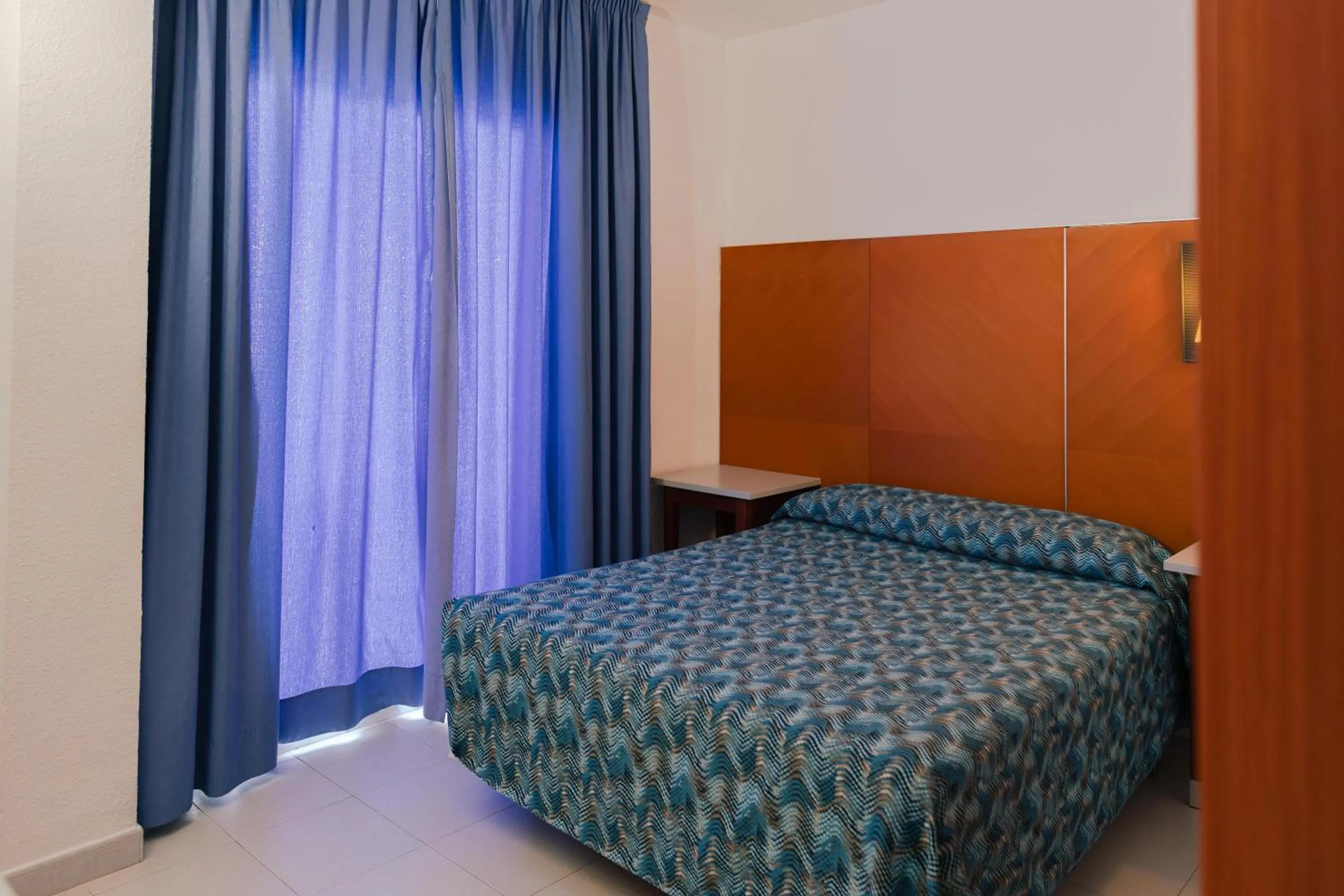 Photo of the whole room, Bed in Port Fiesta Park