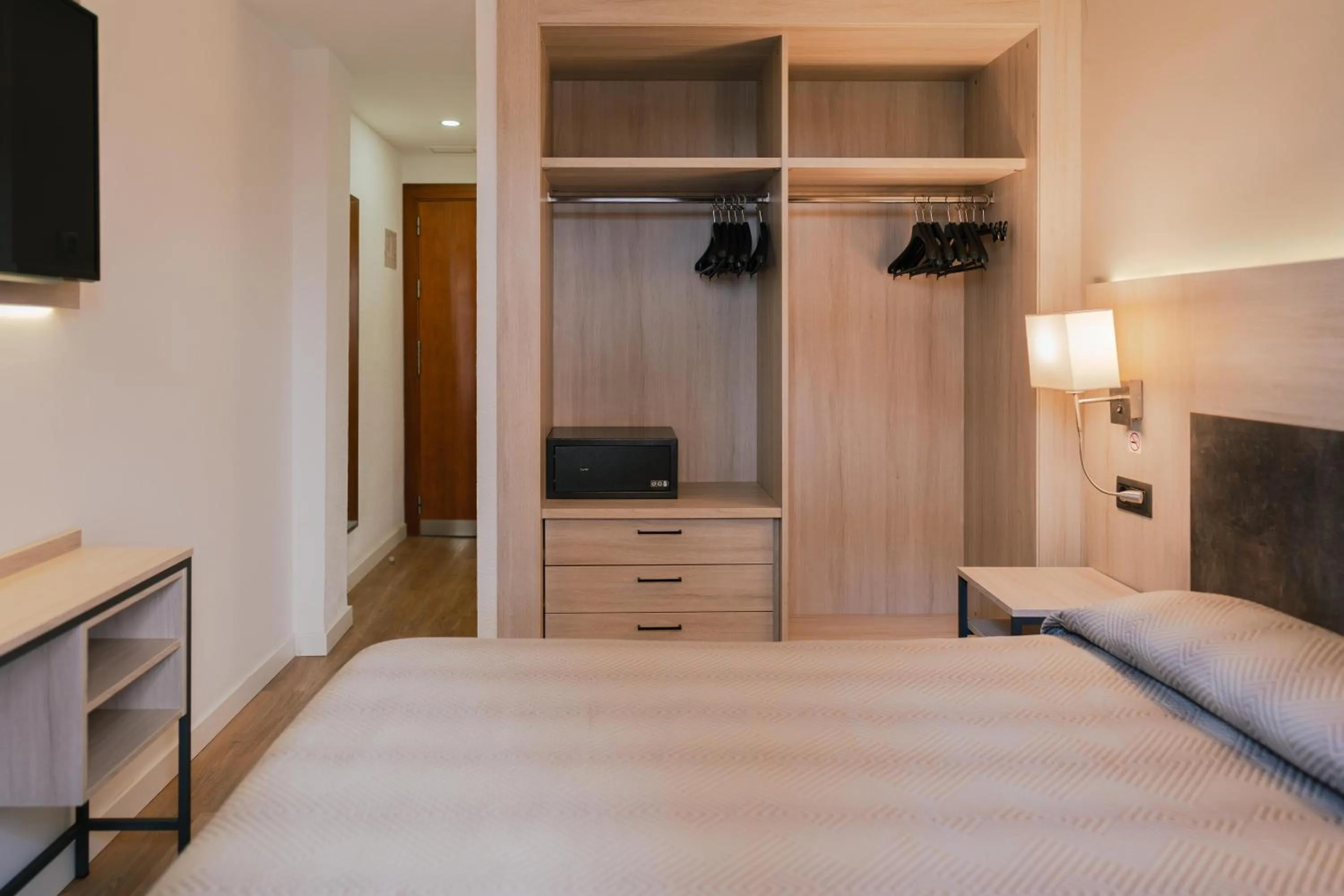 Photo of the whole room, Bed in Port Fiesta Park