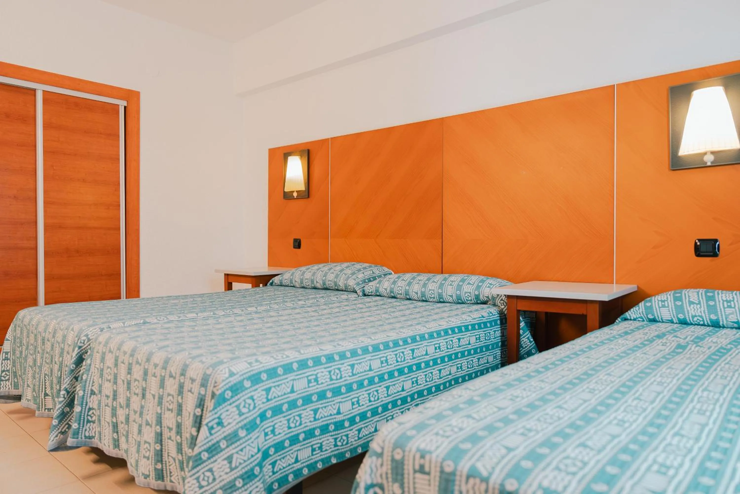 Photo of the whole room, Bed in Port Fiesta Park