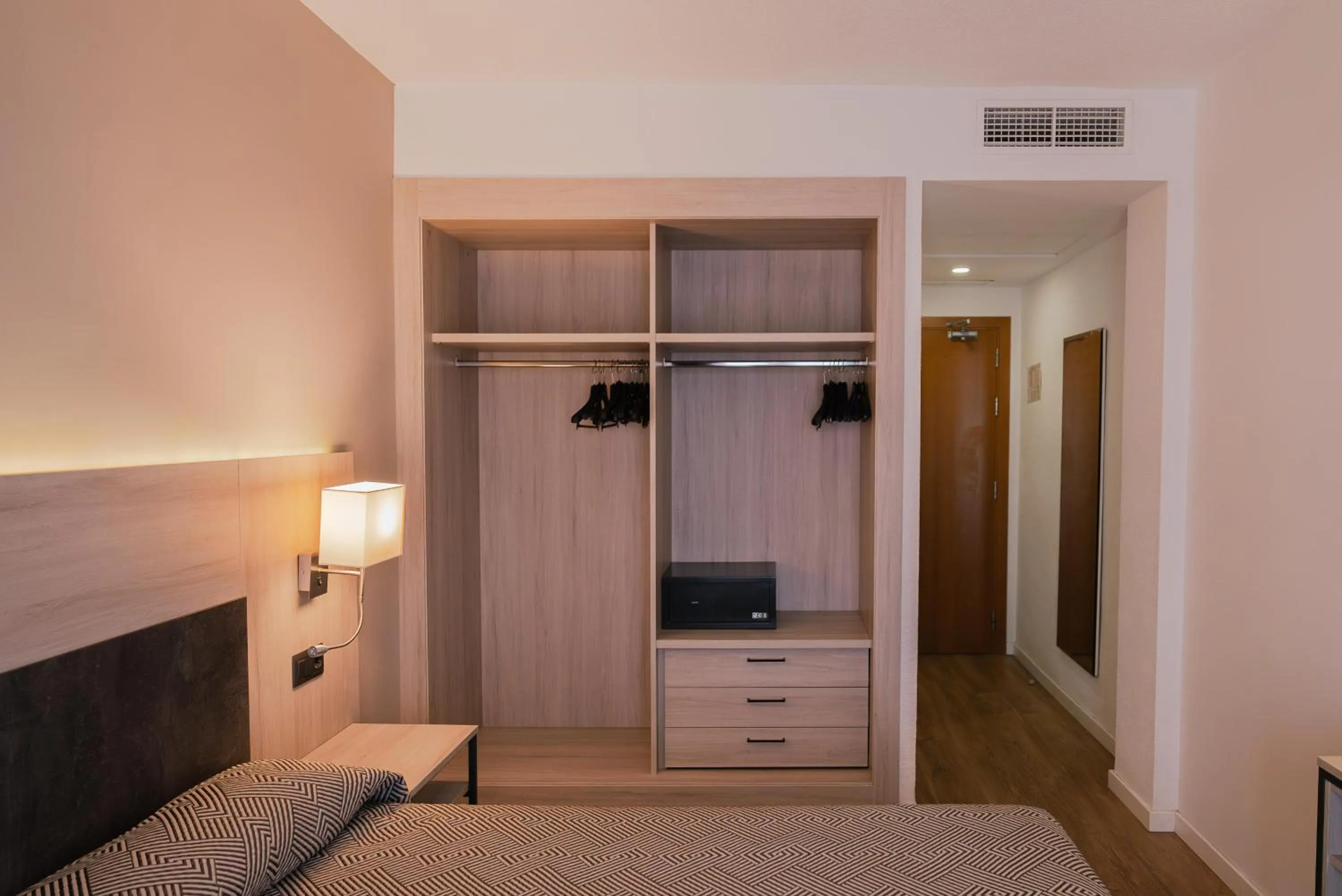 Photo of the whole room, Bed in Port Fiesta Park