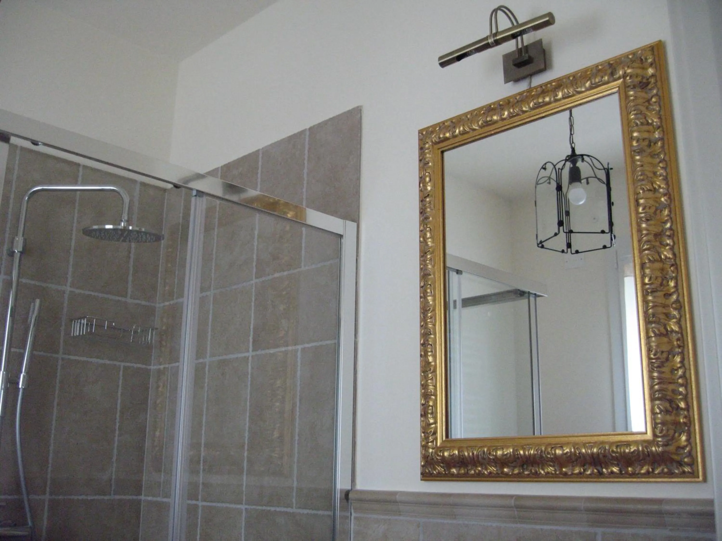 Shower in B&B Borgo Arcadia