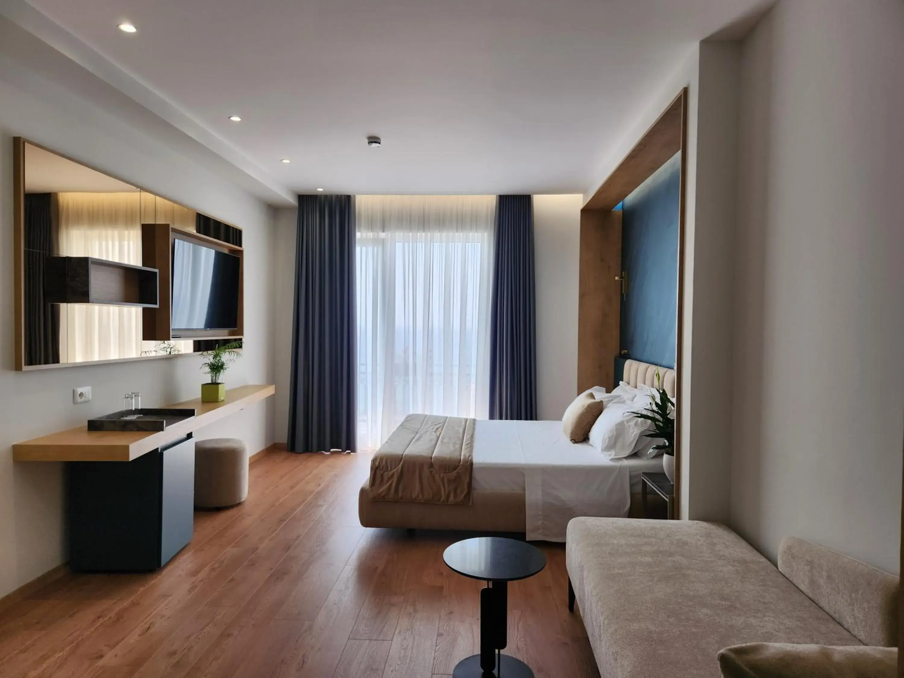 Deluxe Triple Room with Sea View in Hotel Gold Deluxe Triple Room with Sea View in Hotel Gold