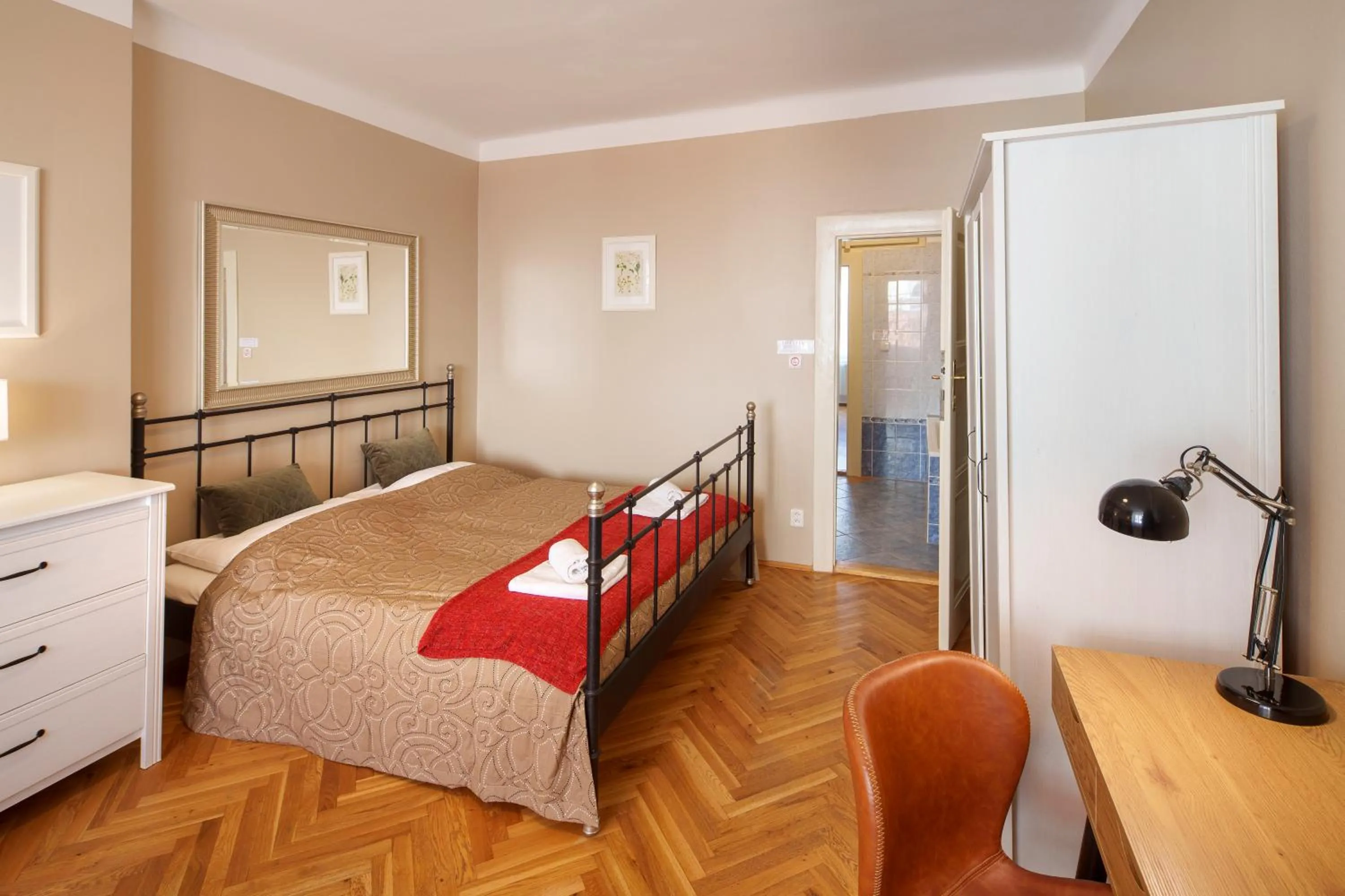 Bathroom, Bed in Old Town - Templova Apartments