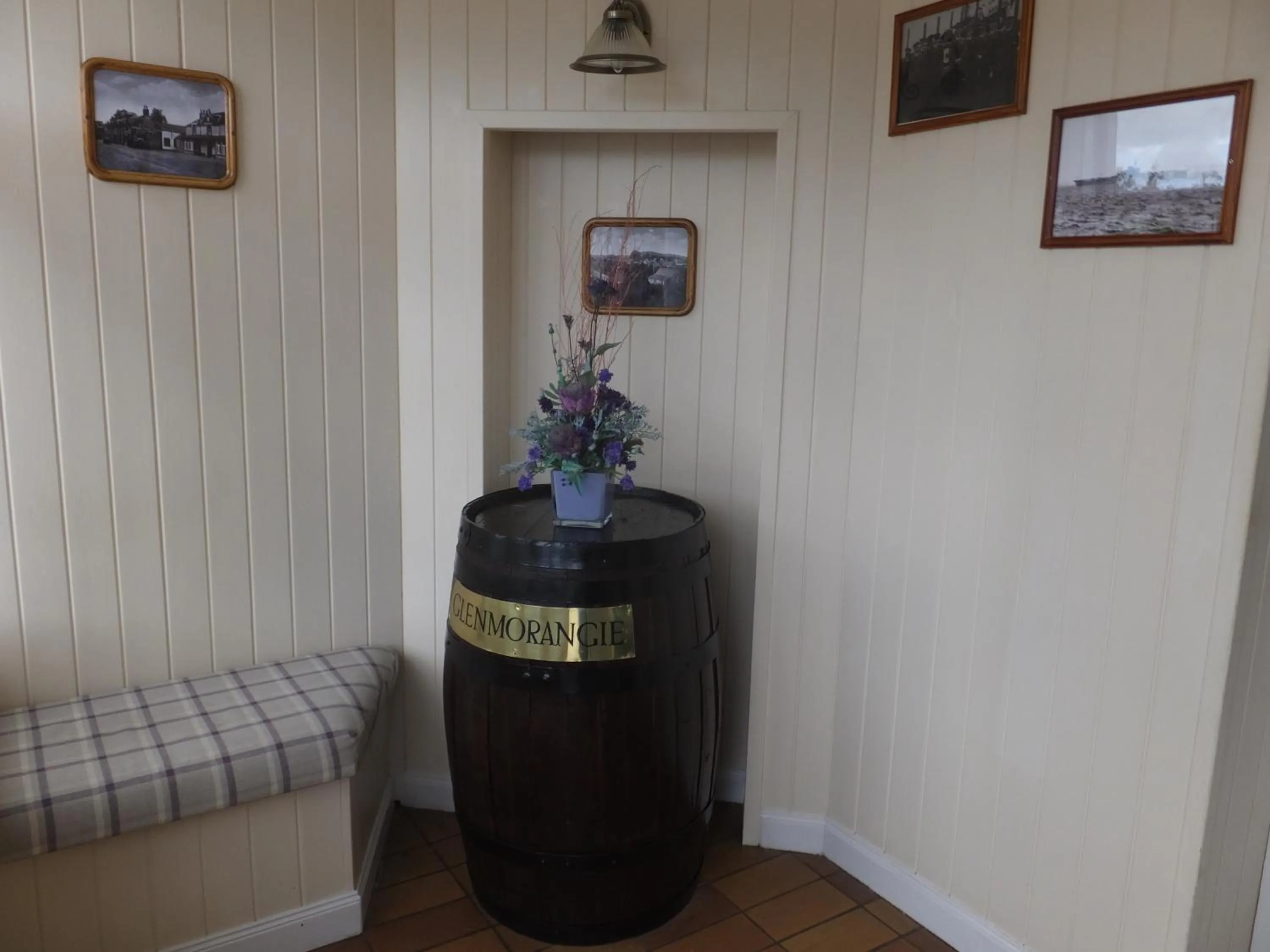 Facade/entrance in Novar Arms Hotel