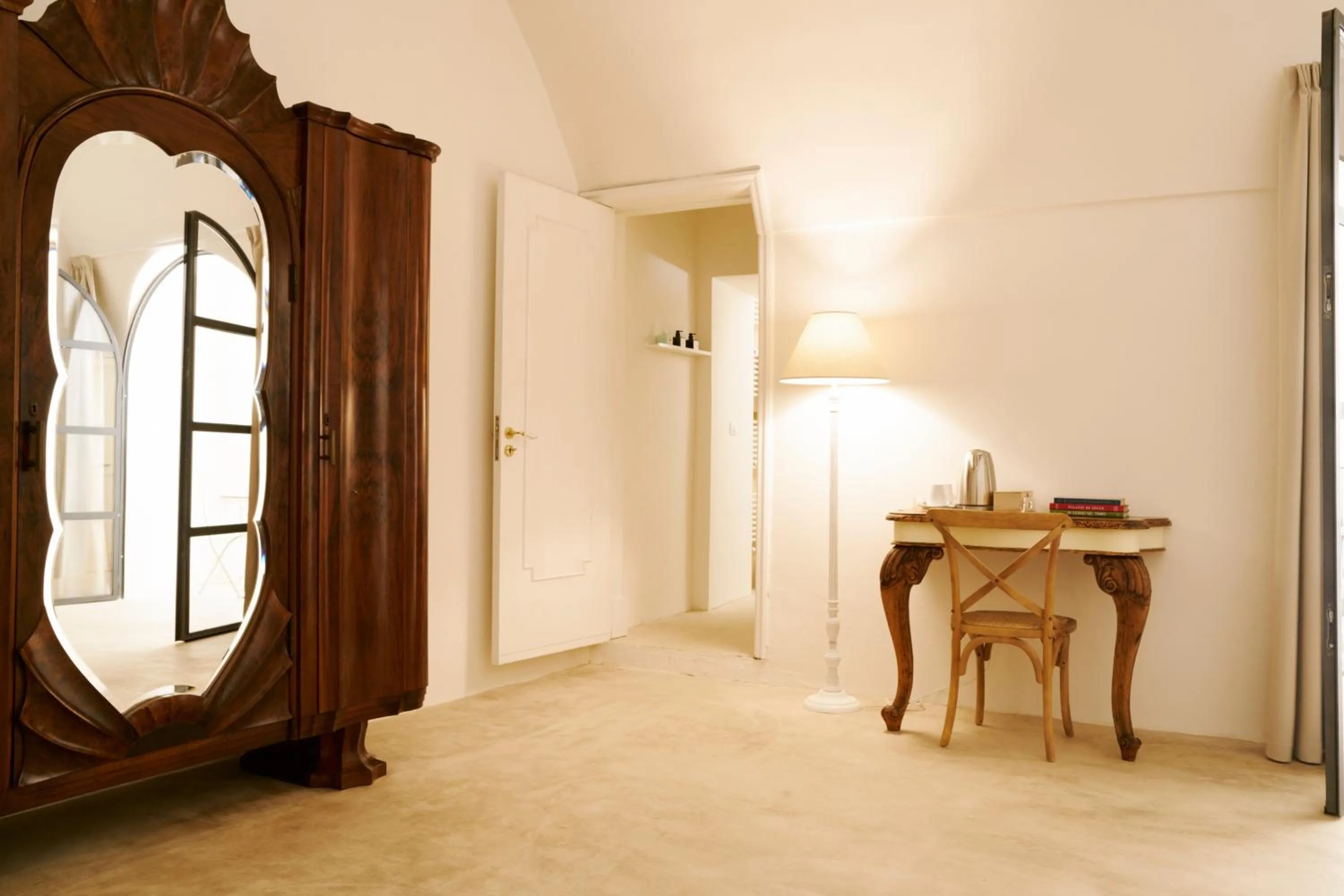 wardrobe in Relais Monastero Santa Teresa - Albergo Diffuso