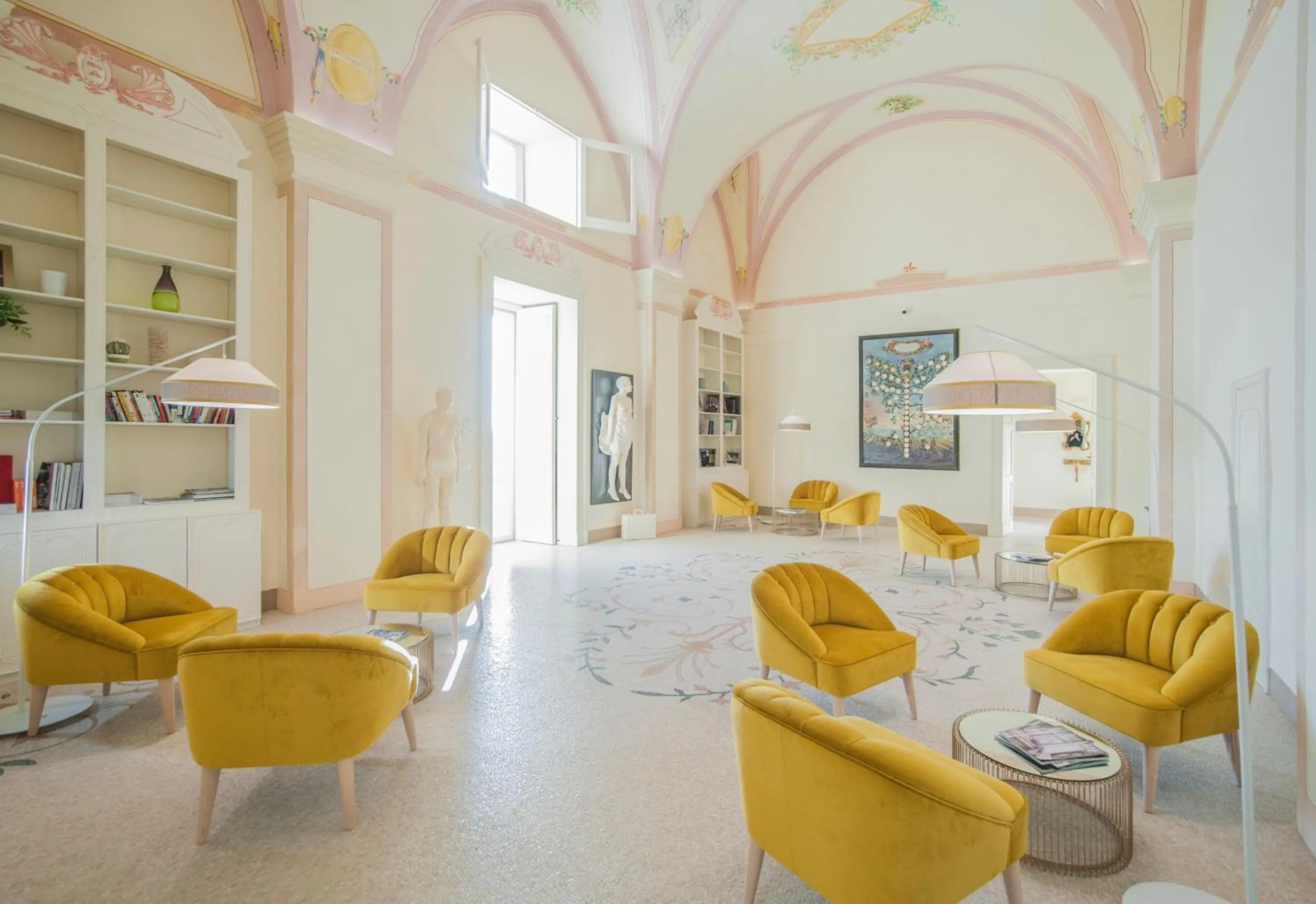 Communal lounge/ TV room in Relais Monastero Santa Teresa - Albergo Diffuso