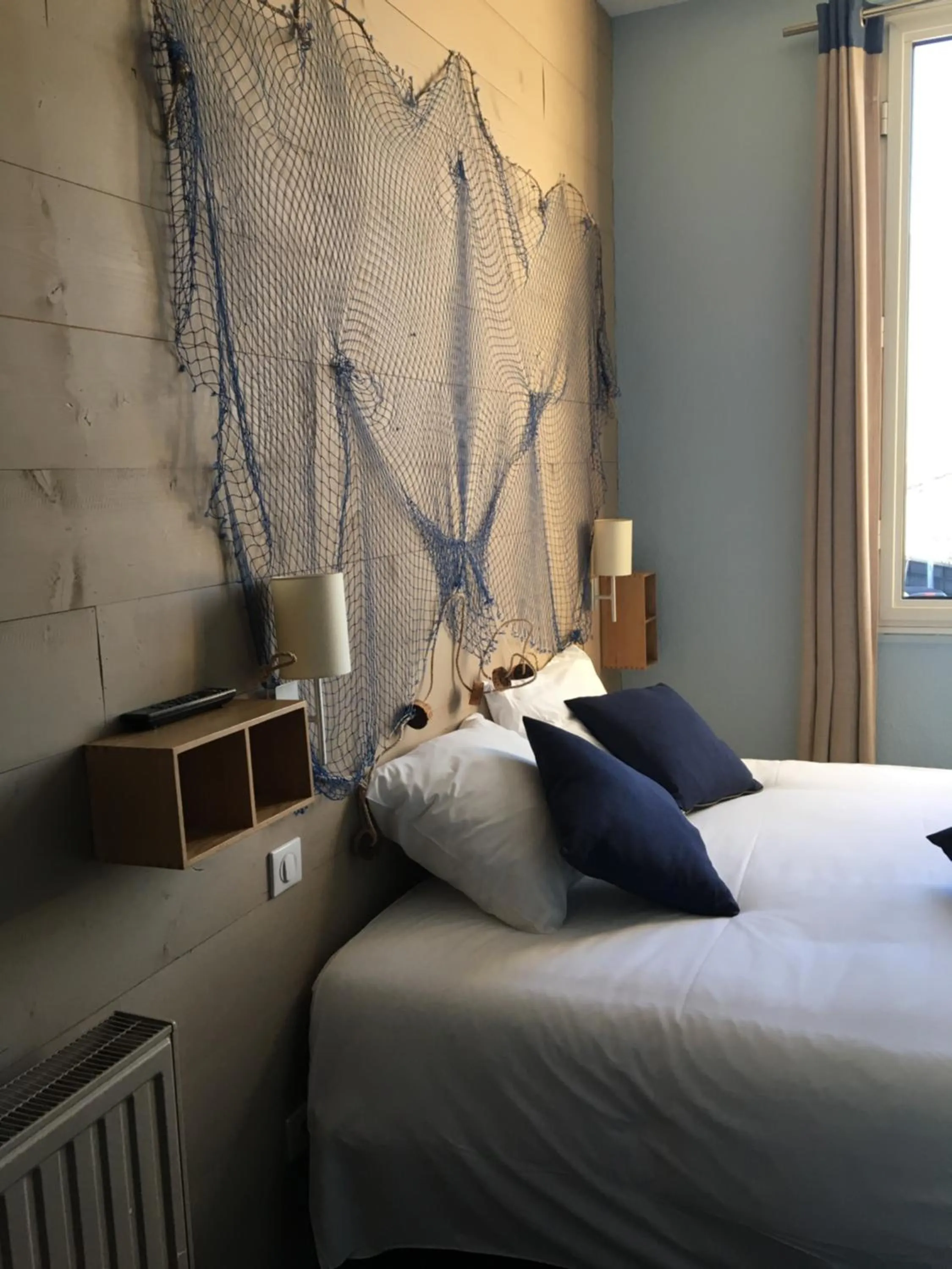 Decorative detail, Bed in Hôtel Familial L'Ostréi