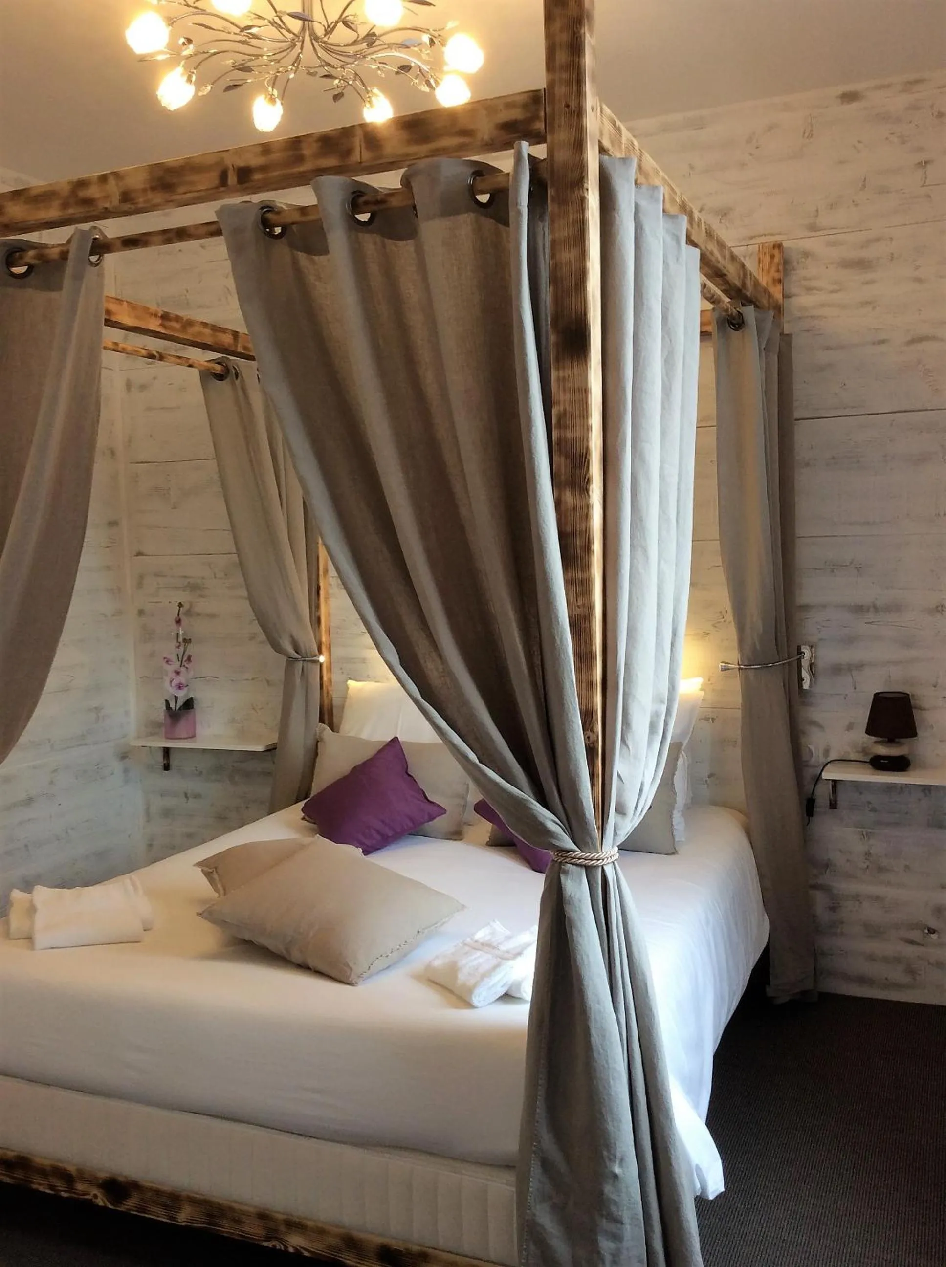 Family, Bed in Hôtel Familial L'Ostréi