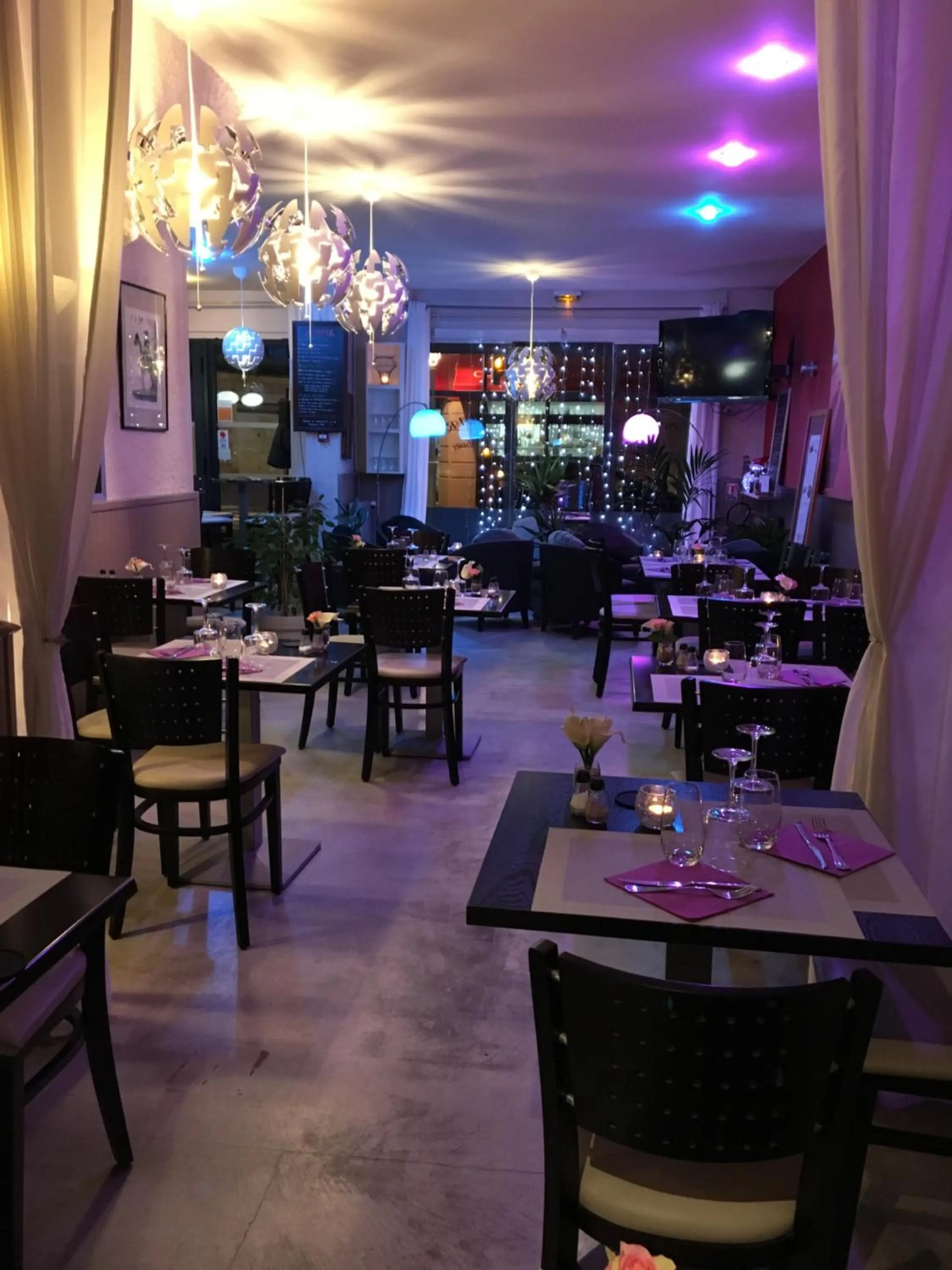 Restaurant/places to eat in Hôtel Familial L'Ostréi