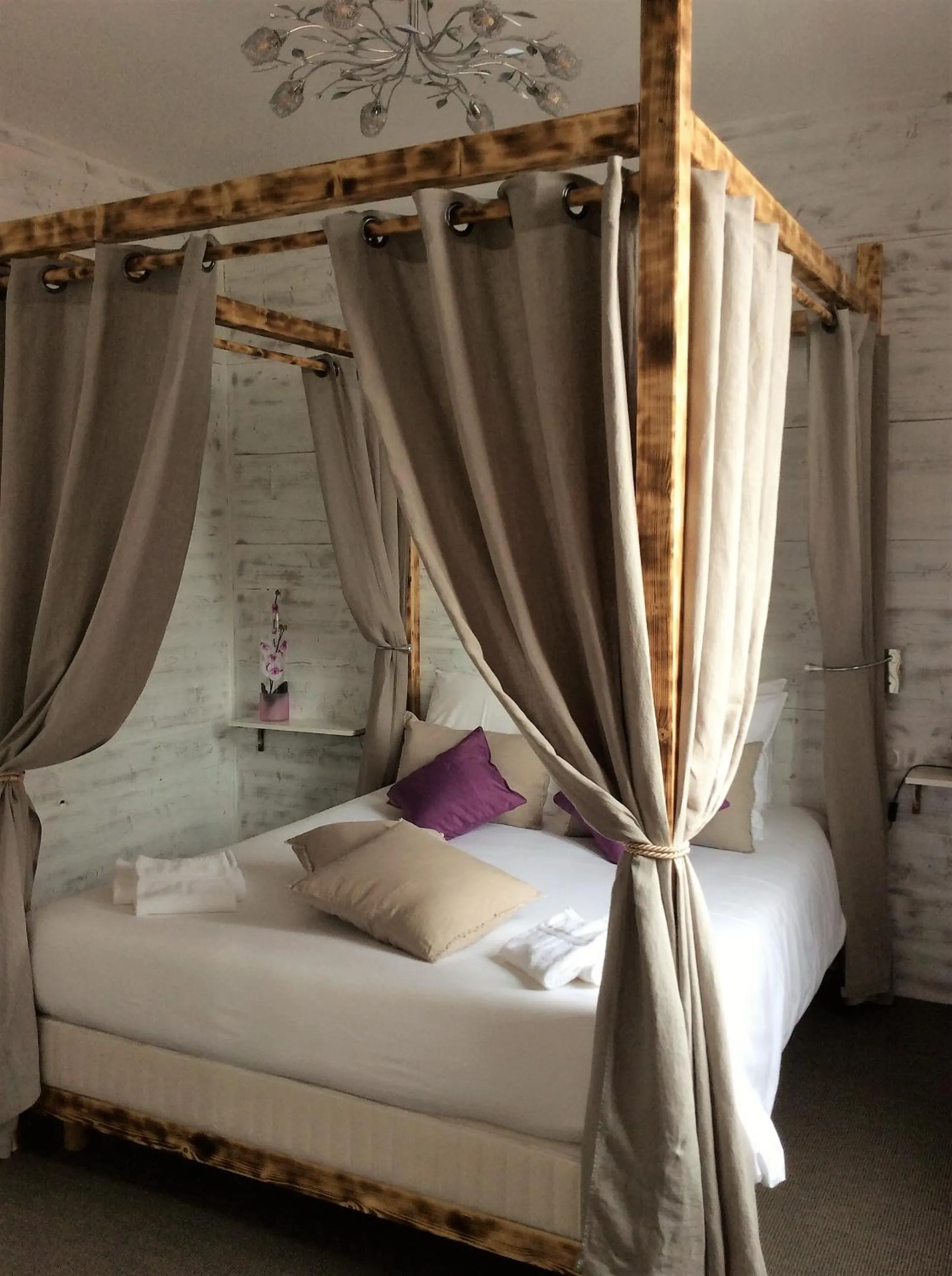 Family, Bed in Hôtel Familial L'Ostréi