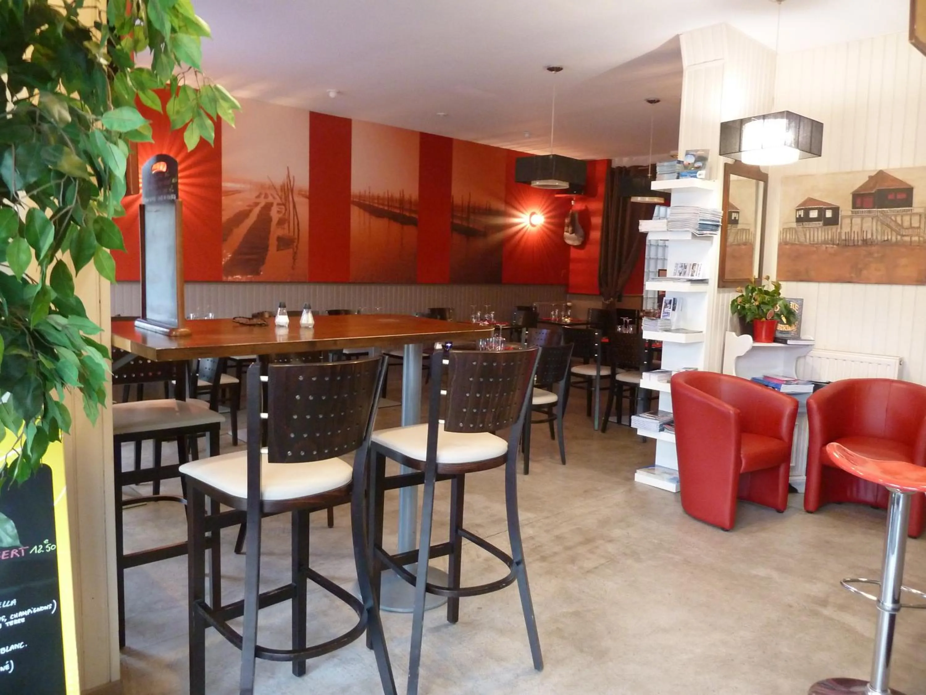 Restaurant/places to eat in Hôtel Familial L'Ostréi