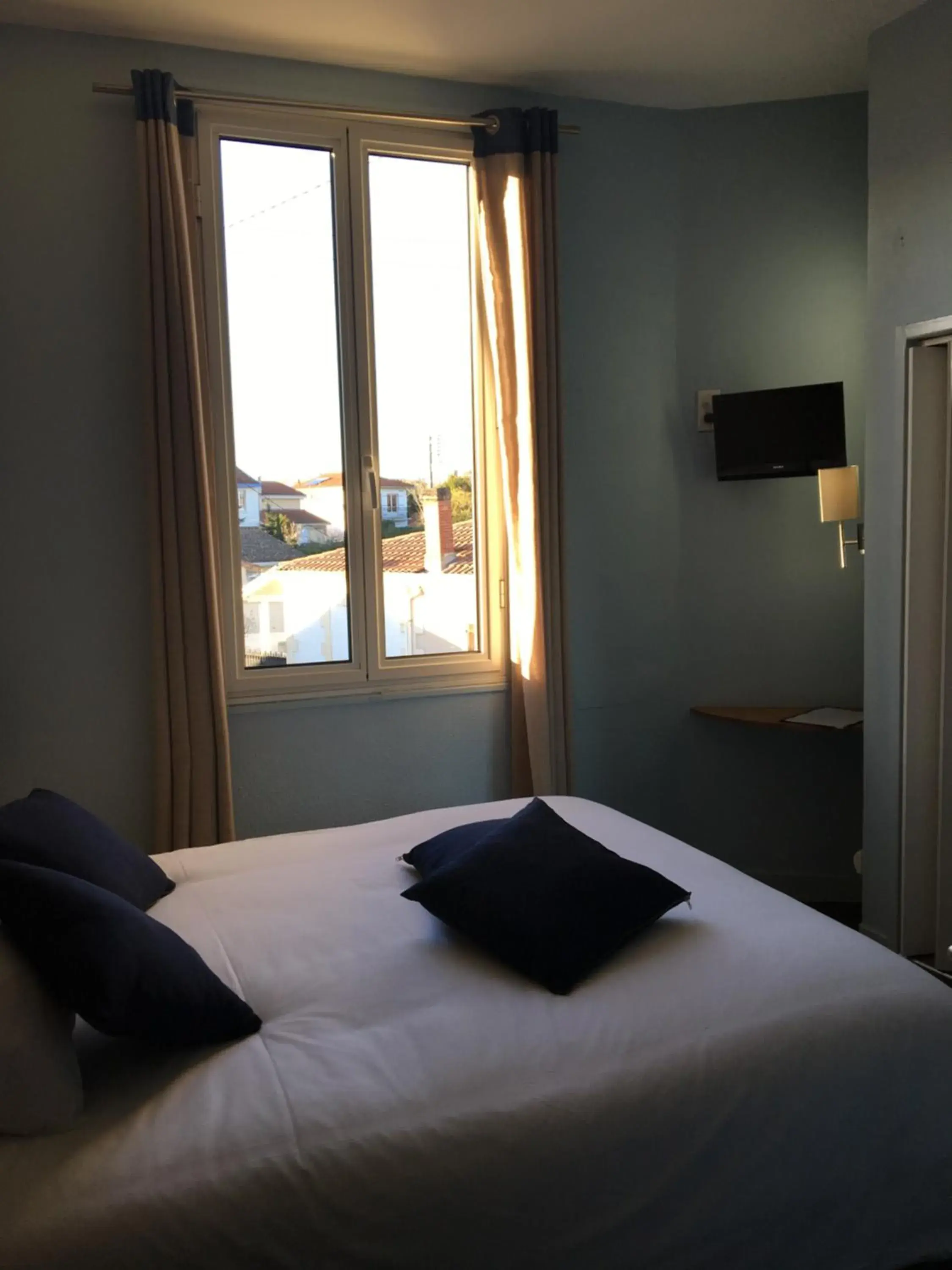 Double Room in Hôtel Familial L'Ostréi Double Room in Hôtel Familial L'Ostréi