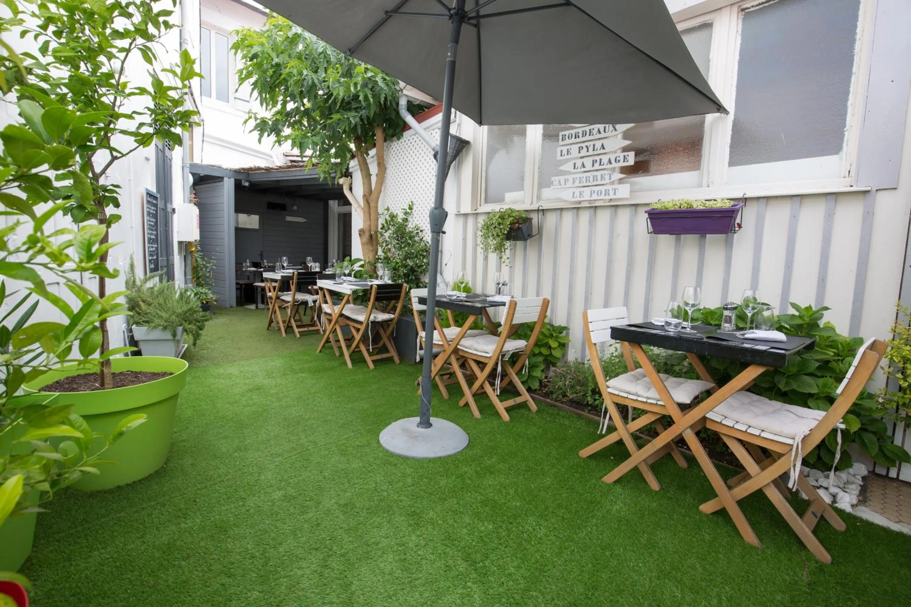 Restaurant/places to eat in Hôtel Familial L'Ostréi