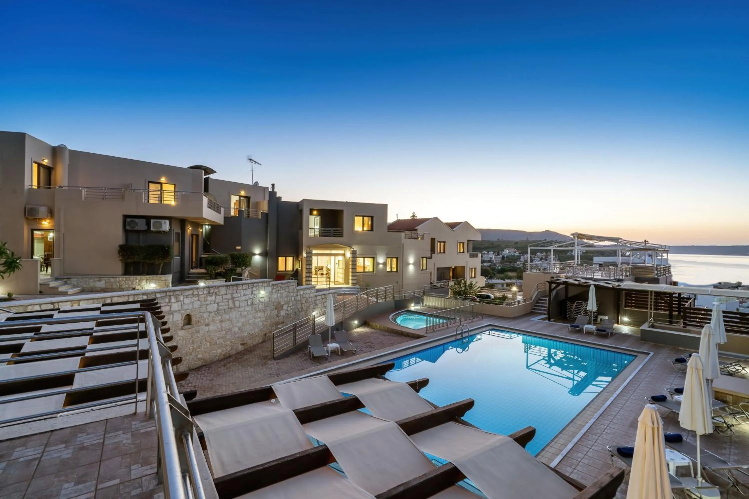 Sunrise Suites & Apartments