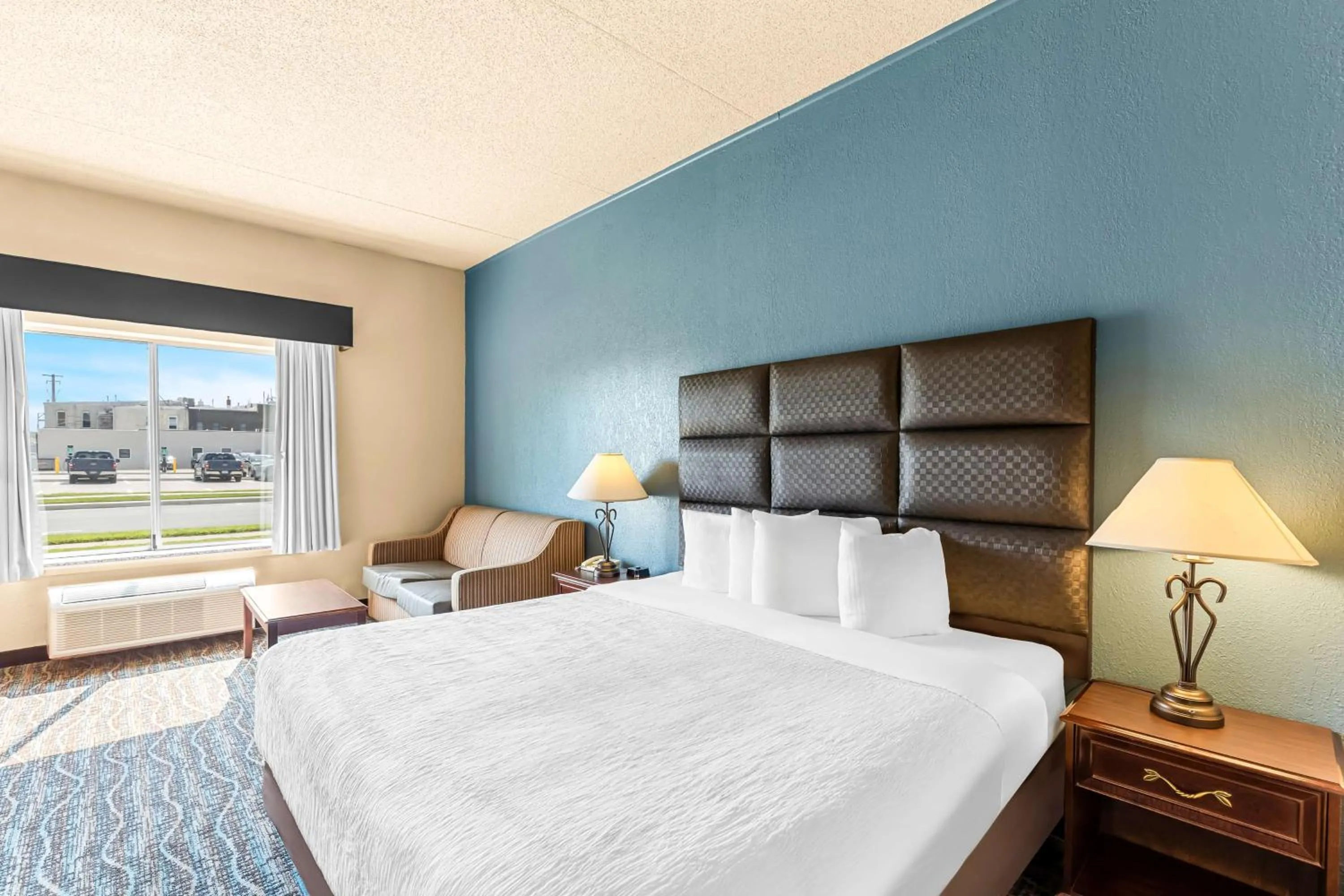 Photo of the whole room in Best Western Holiday Manor