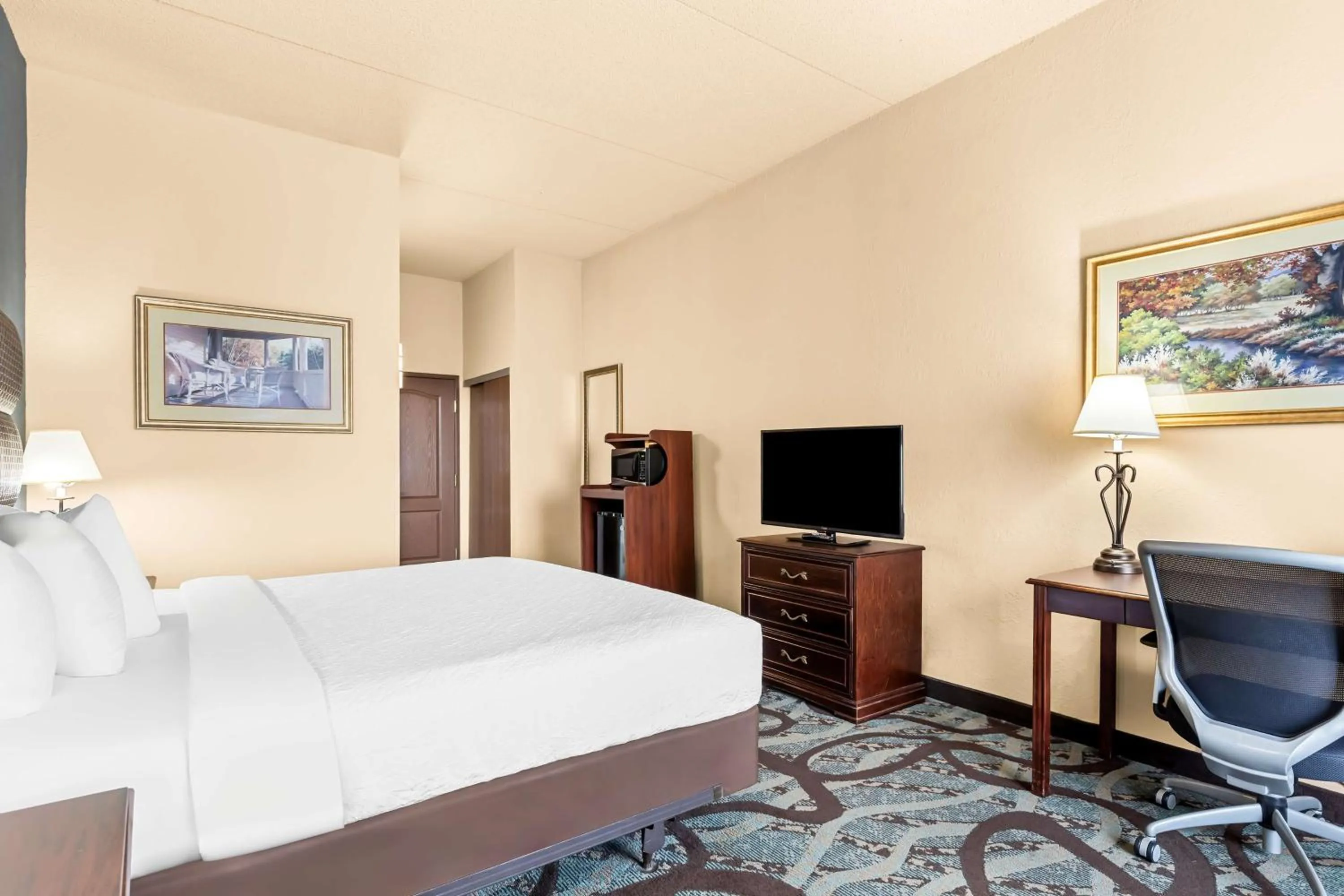 Bedroom in Best Western Holiday Manor