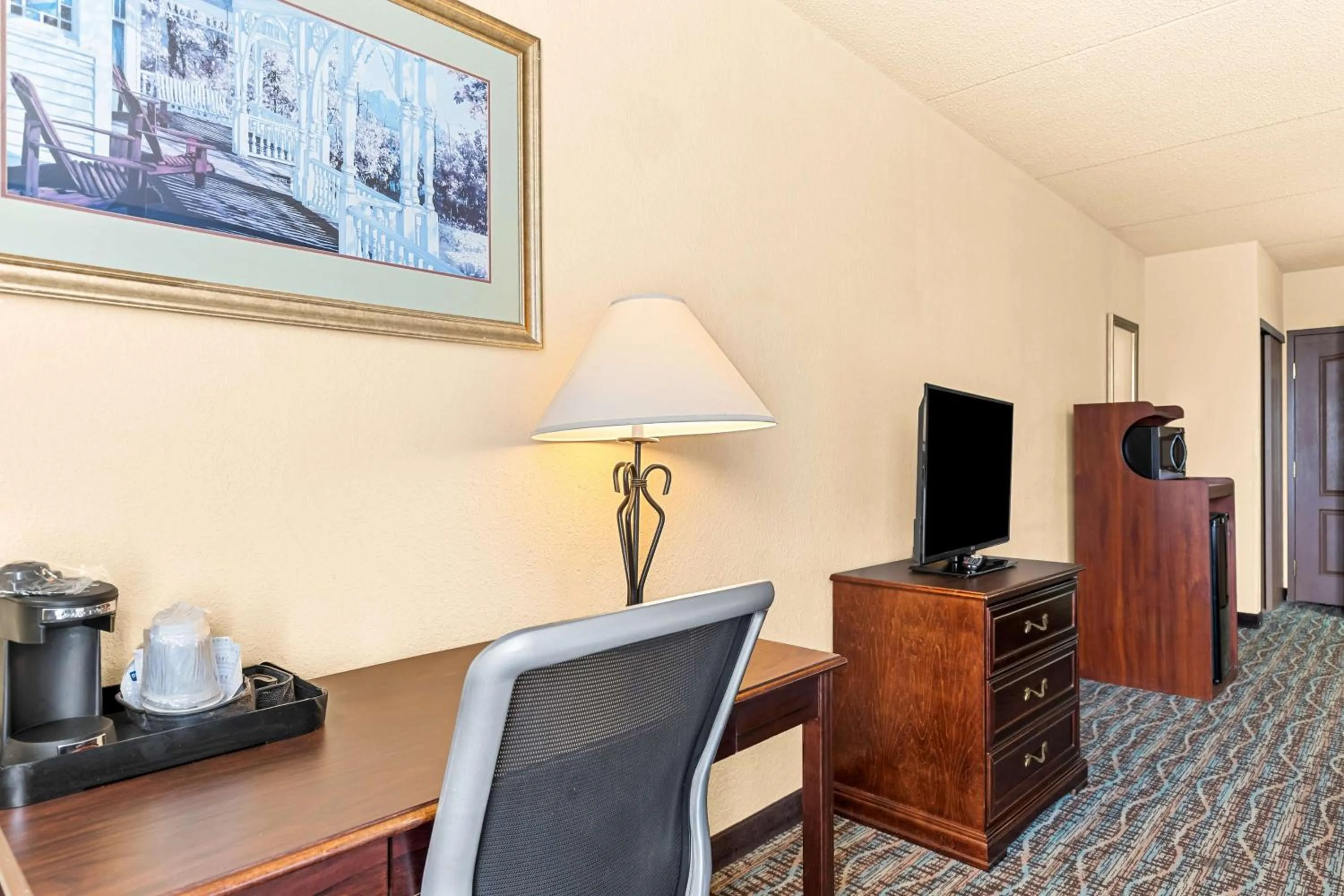 Bedroom in Best Western Holiday Manor