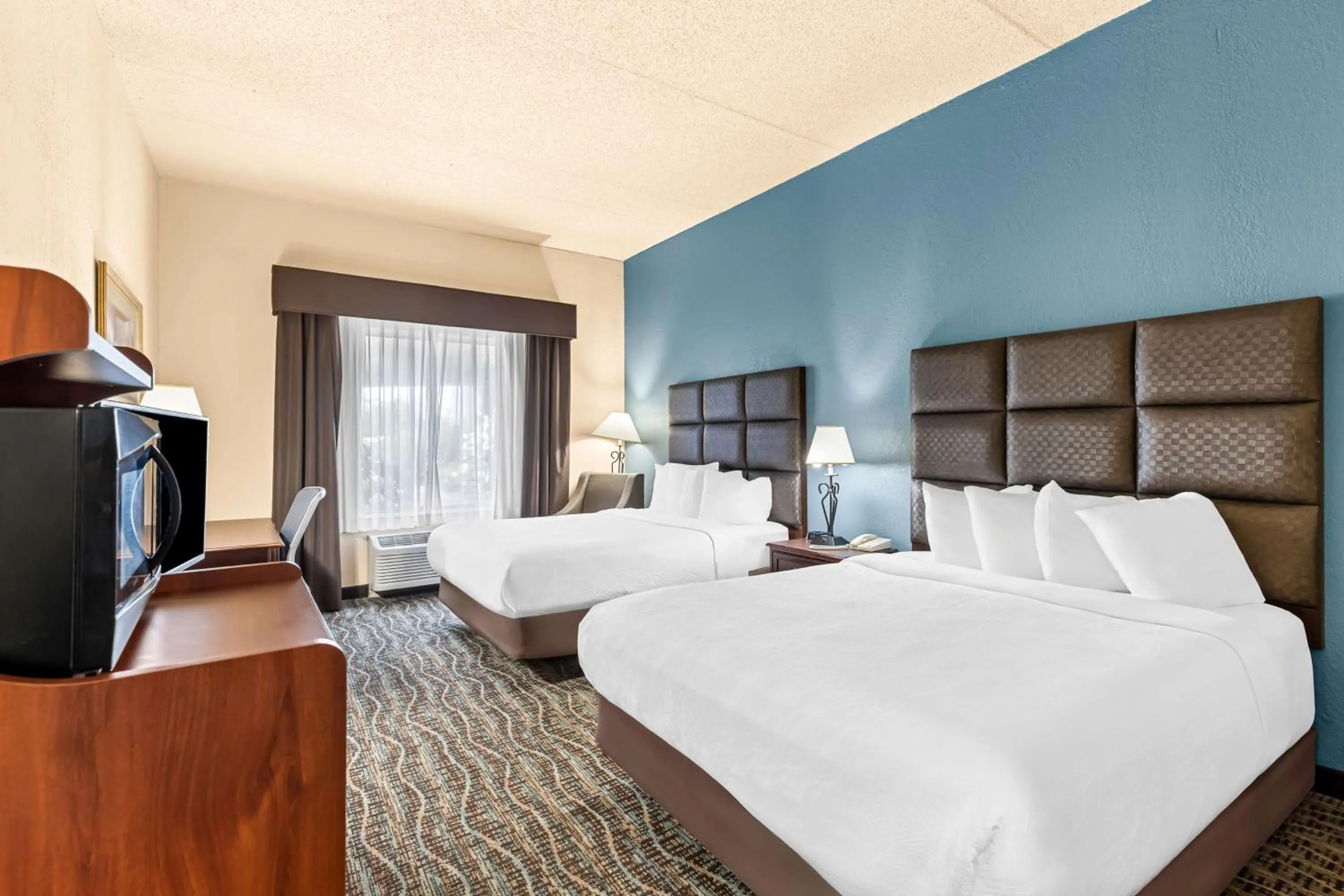 Bedroom in Best Western Holiday Manor