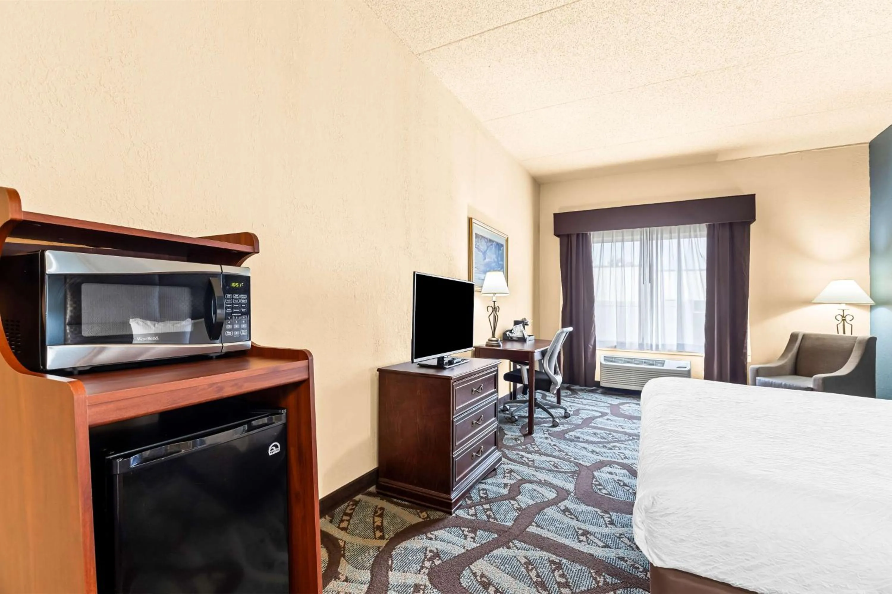 Bedroom in Best Western Holiday Manor