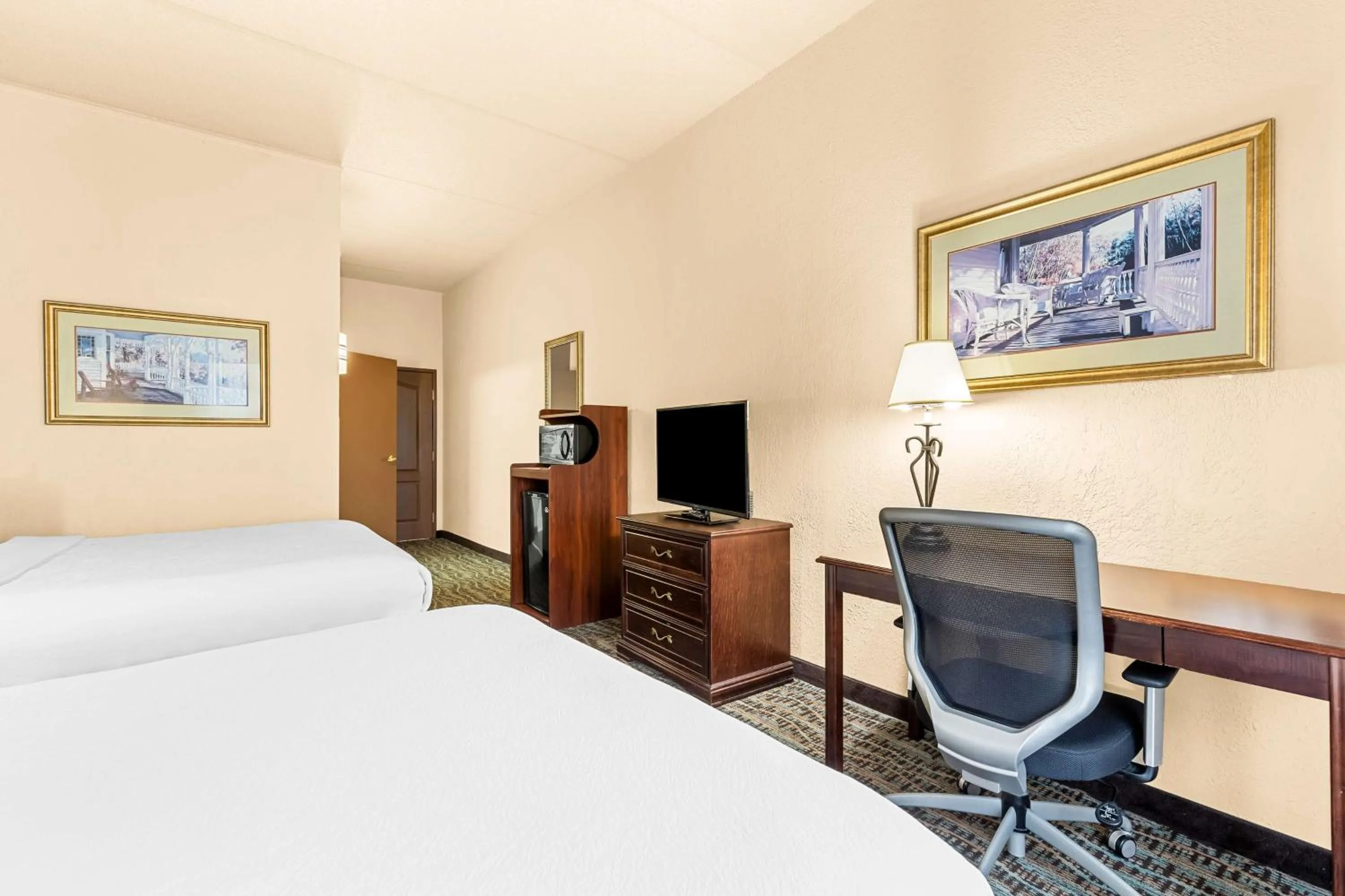 Bedroom in Best Western Holiday Manor