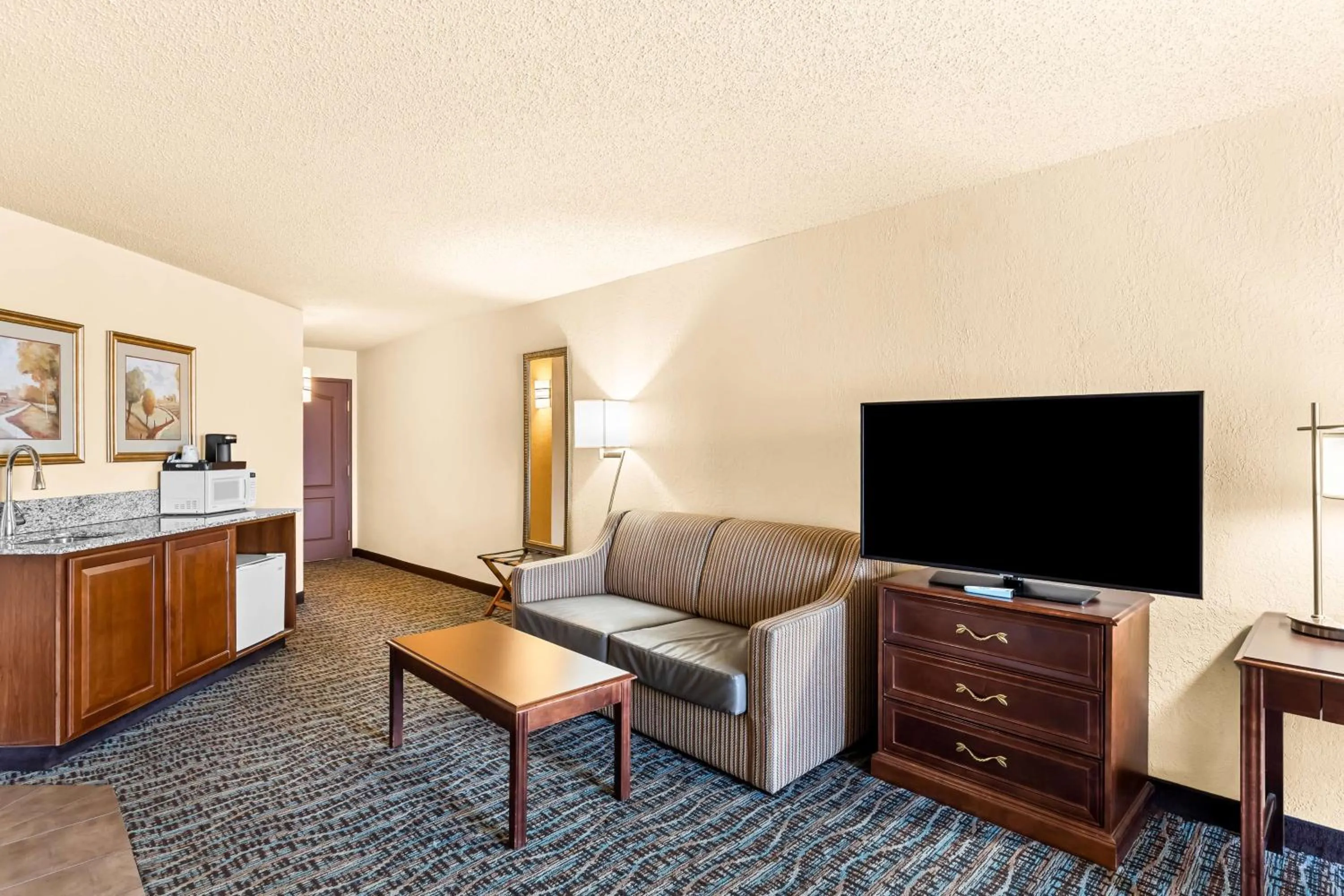 Photo of the whole room in Best Western Holiday Manor