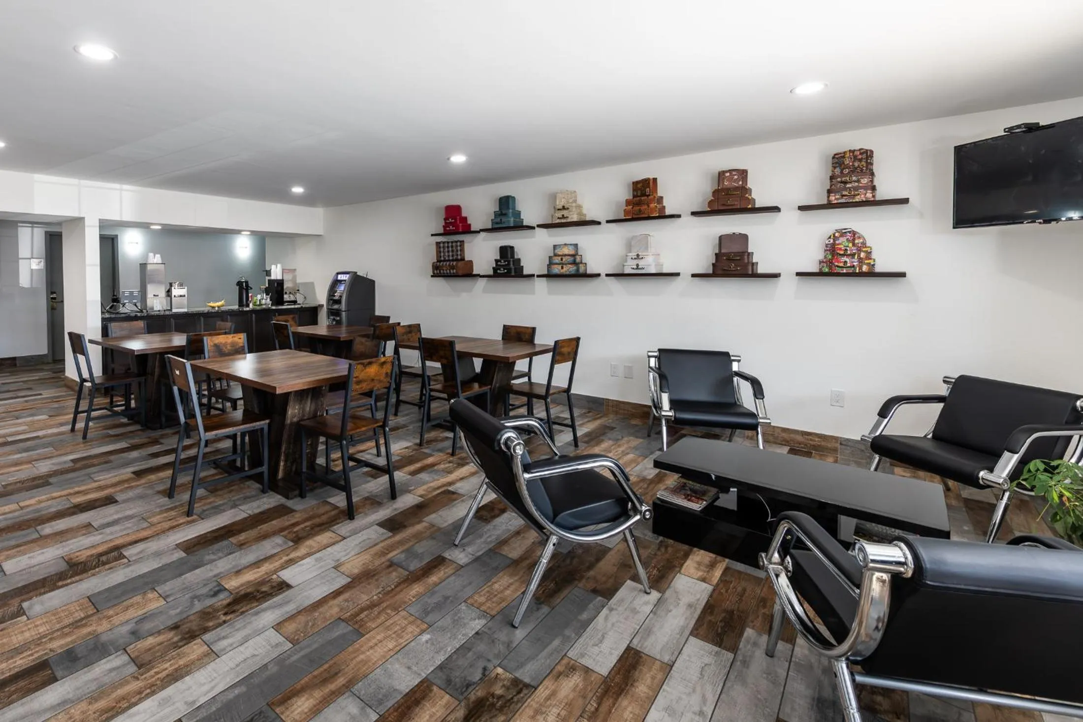 Seating area in Country Hearth Inn-Toccoa
