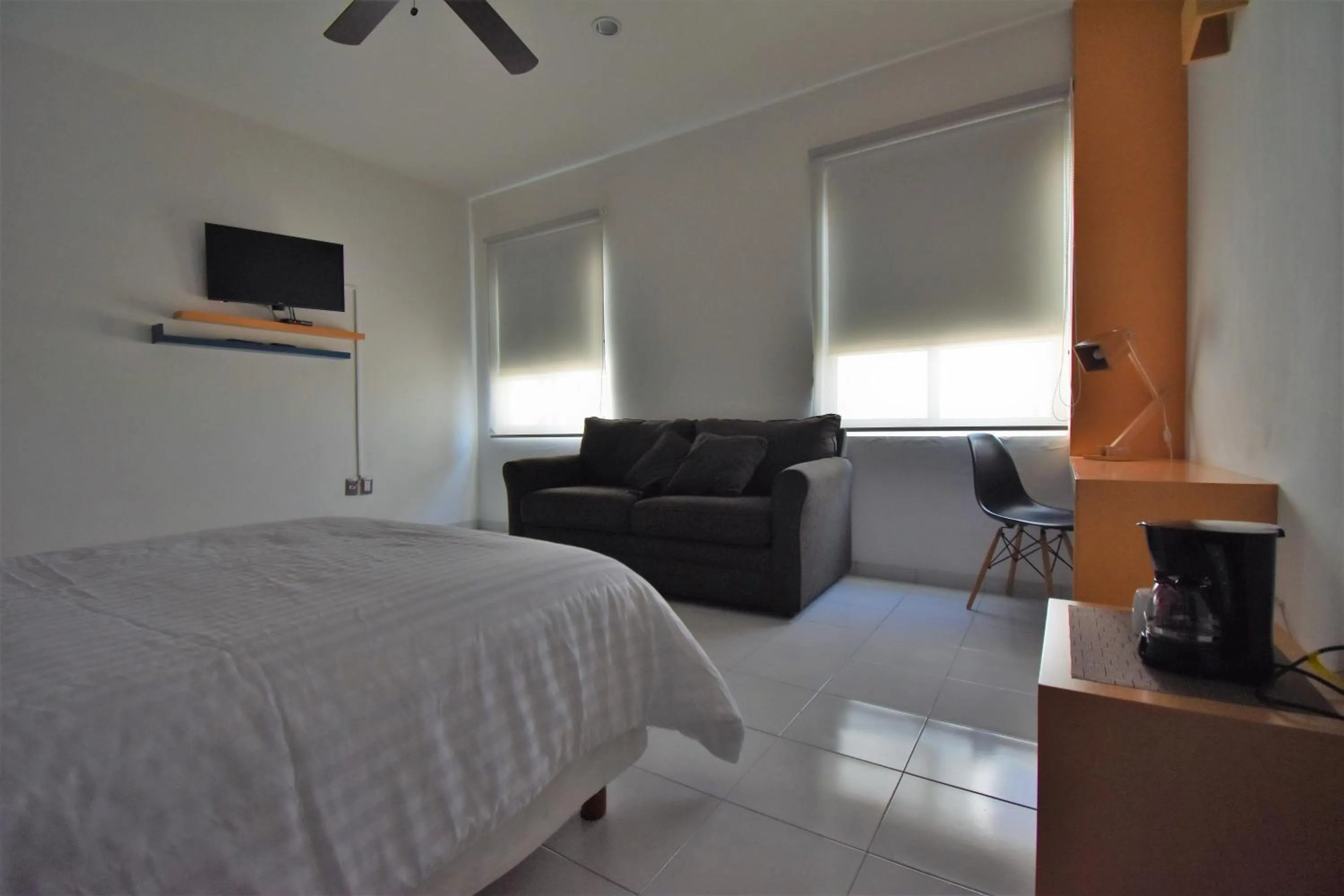 Photo of the whole room, Bed in Hotel México Inn Express