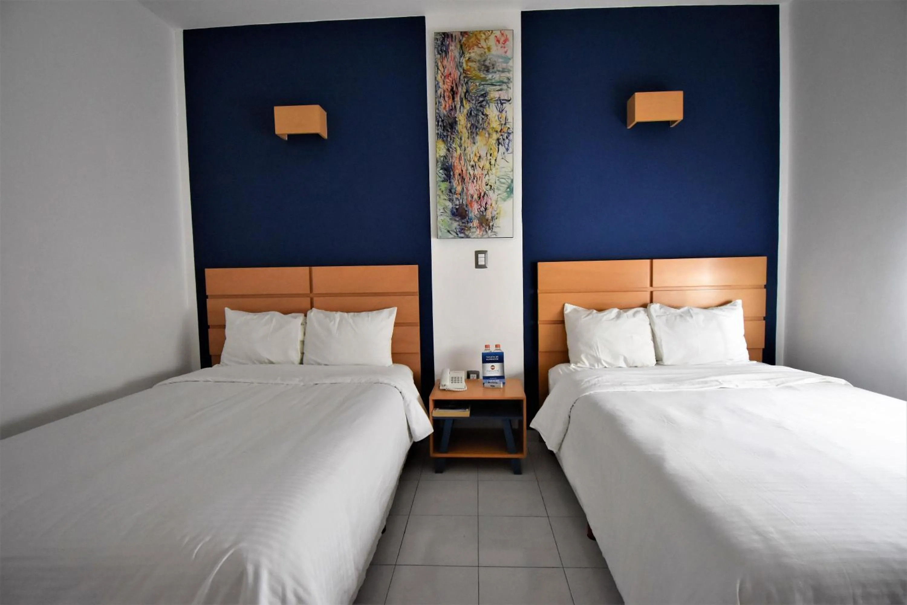 Photo of the whole room, Bed in Hotel México Inn Express