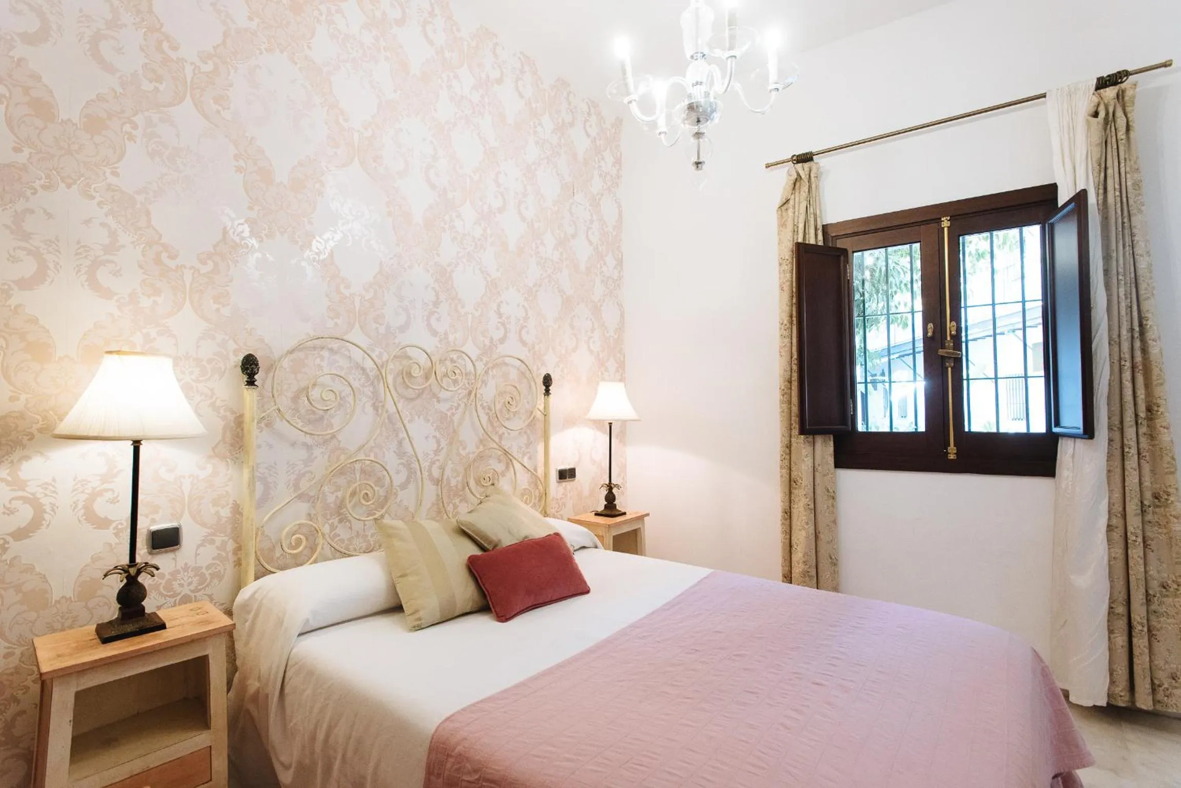 Photo of the whole room, Bed in Singular Corral de San José