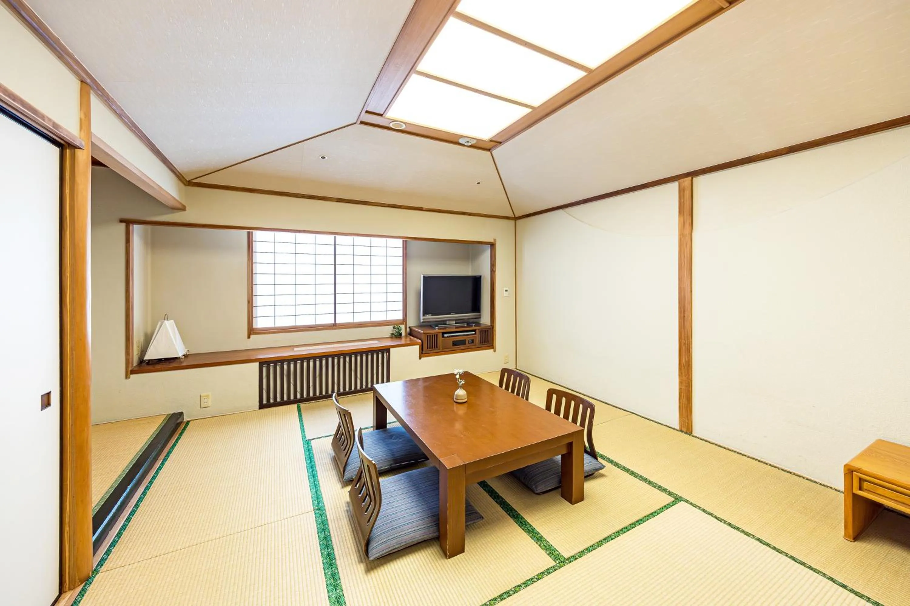 Photo of the whole room in Hotel Okura Tokyo Bay