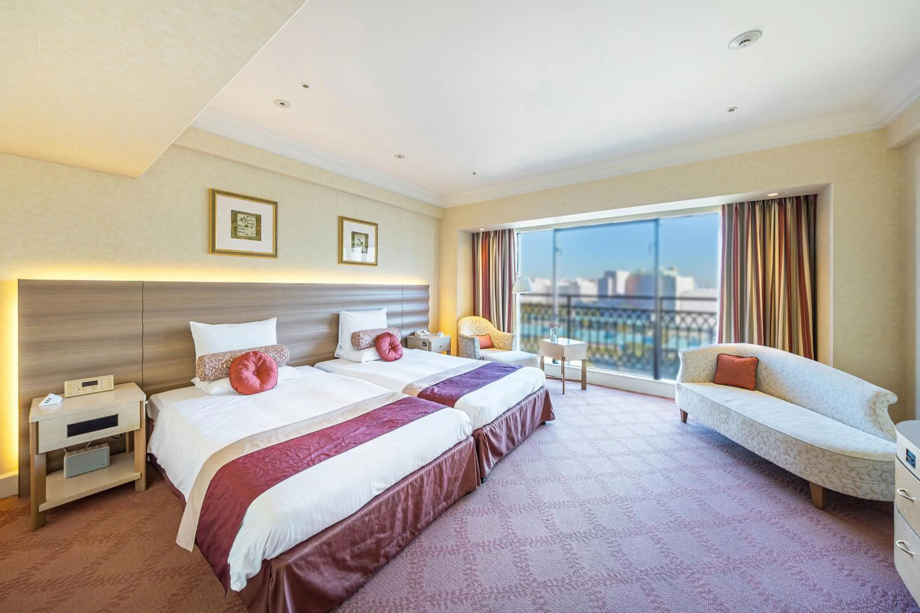 Photo of the whole room, Bed in Hotel Okura Tokyo Bay