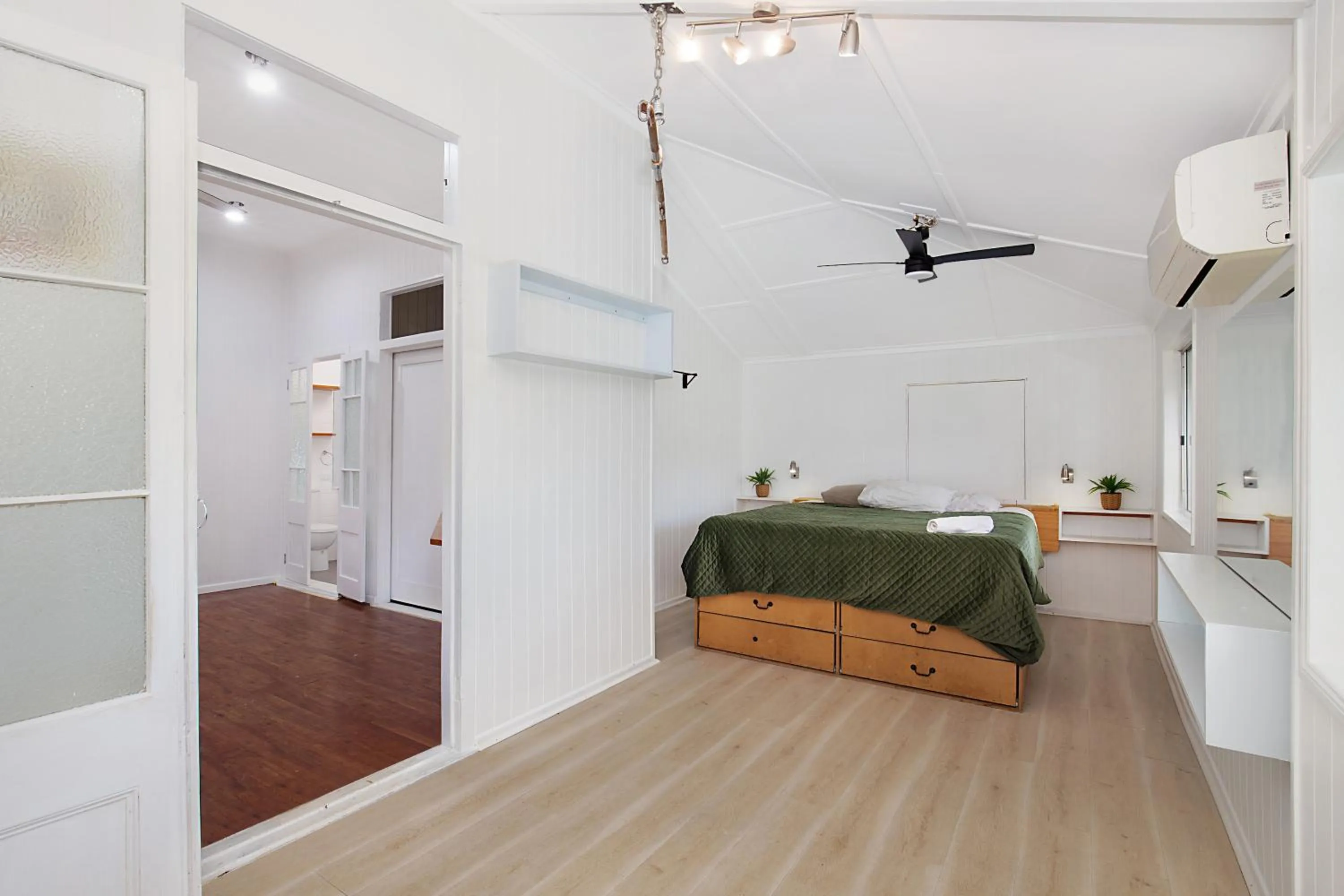 Bed in Gladstone Backpackers