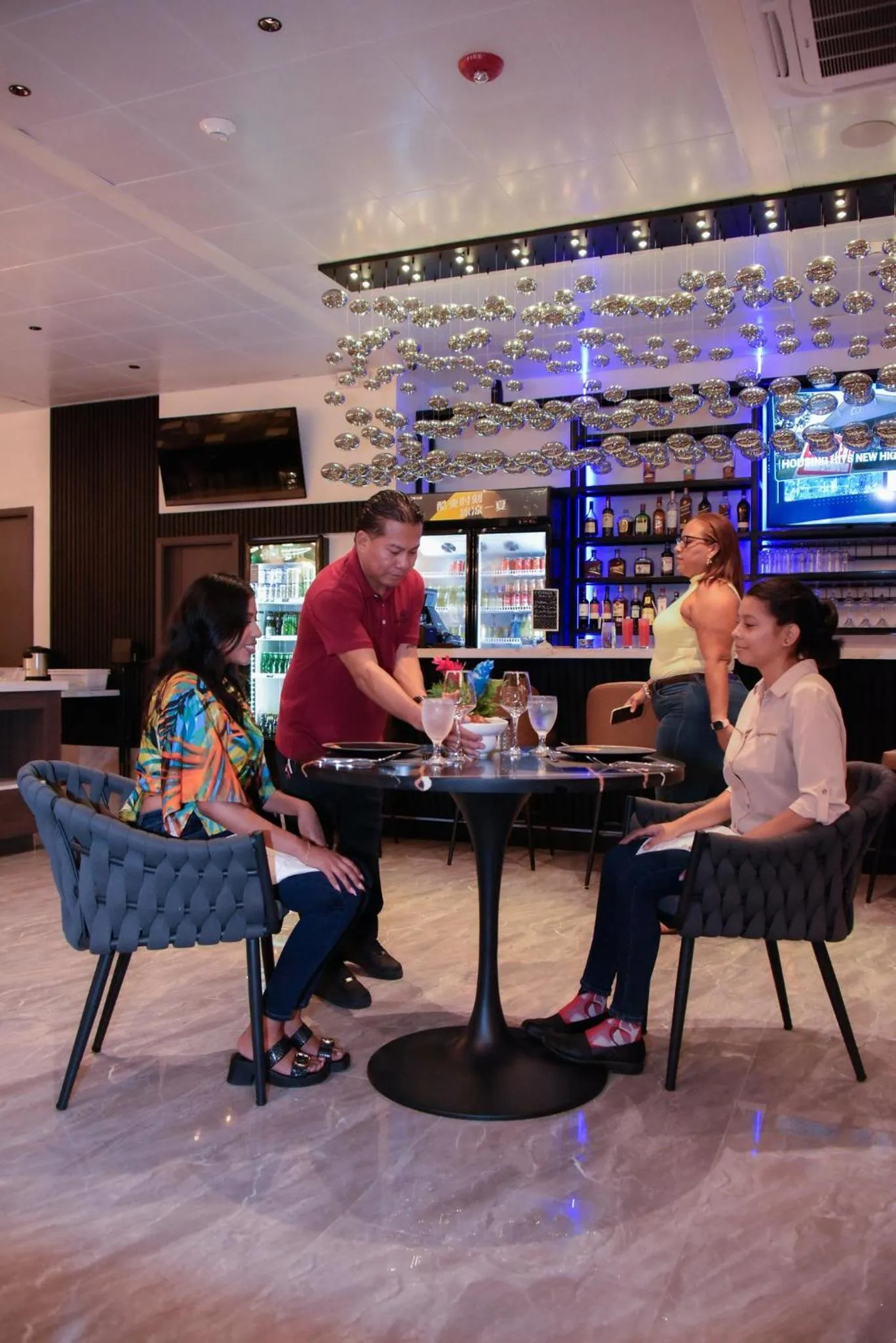 Restaurant/places to eat in Grand Resort & Residences