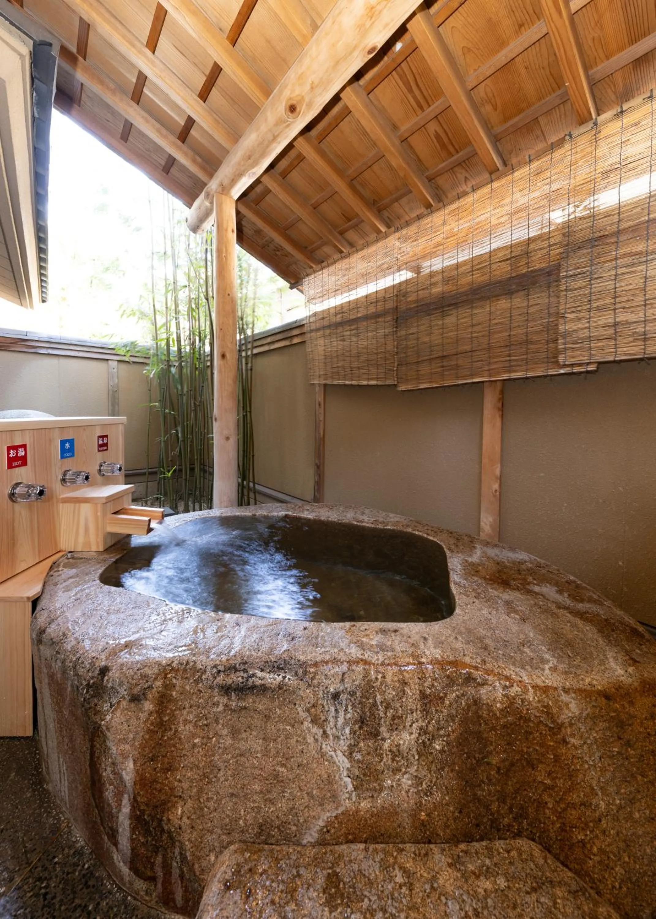 Open Air Bath in Kawakamiya Kasuitei
