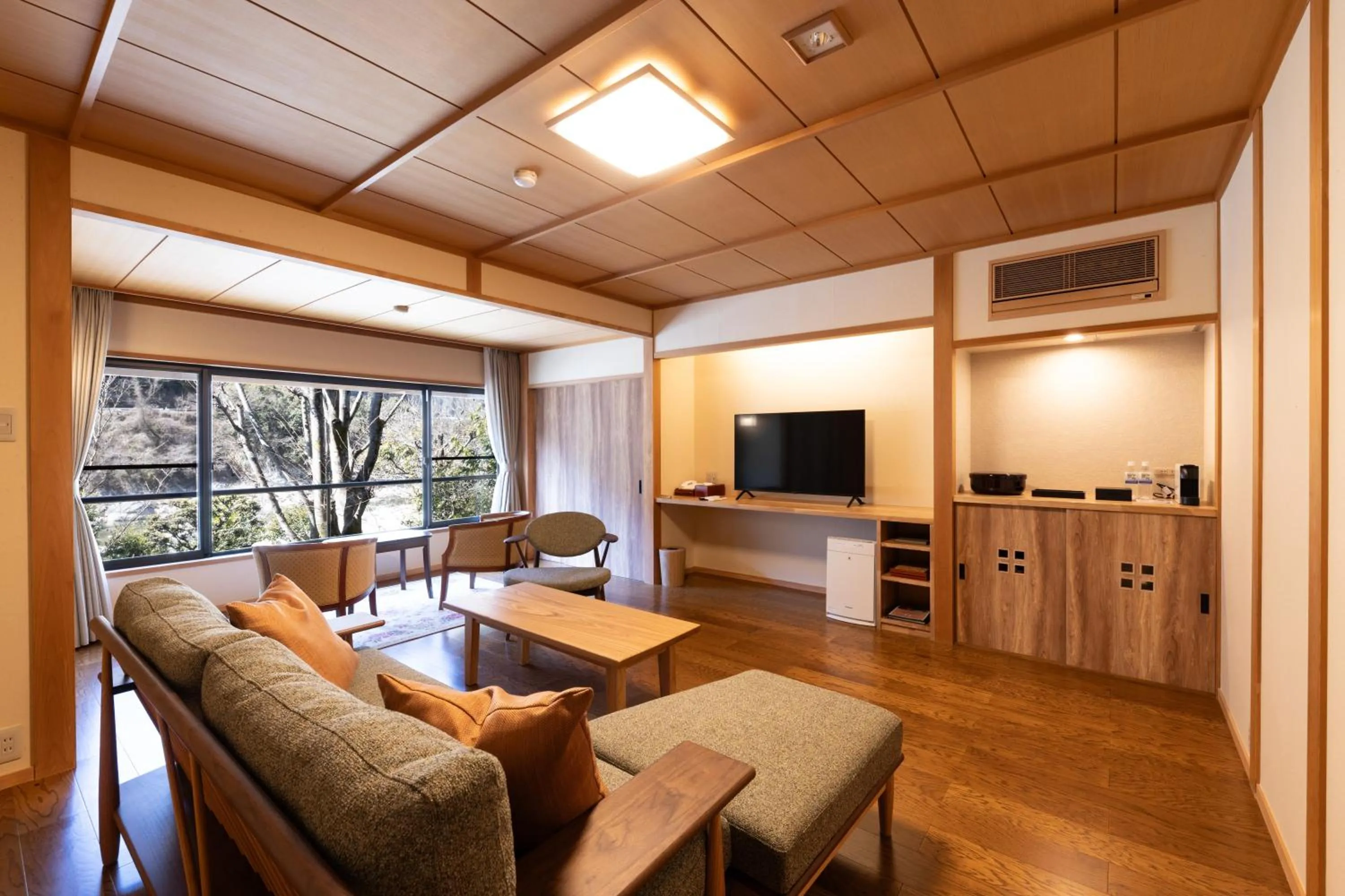 Living room in Kawakamiya Kasuitei