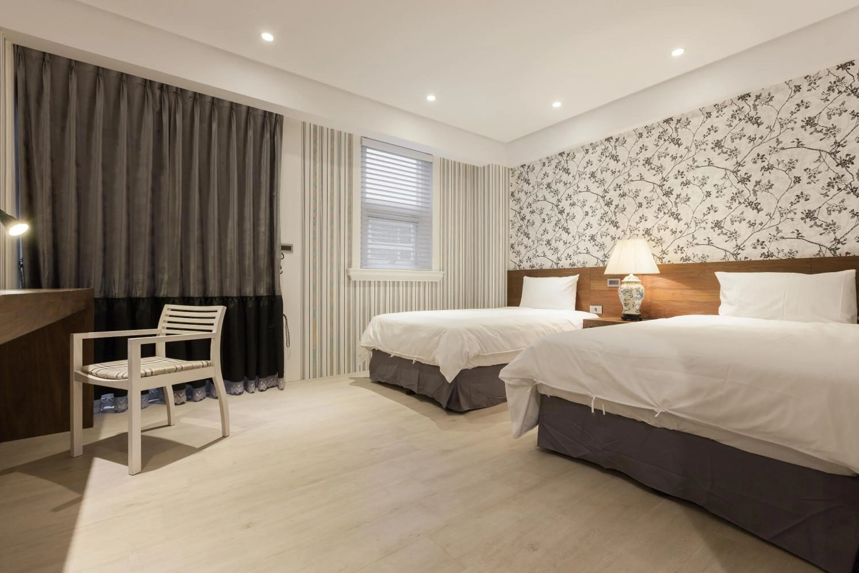 Photo of the whole room, Bed in Lanven Art House