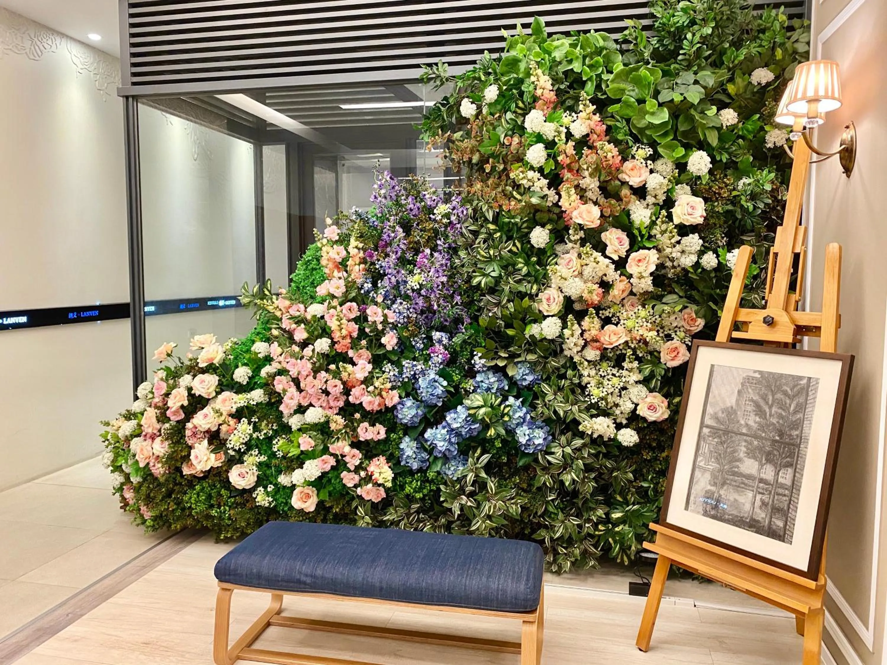 Facade/entrance in Lanven Art House