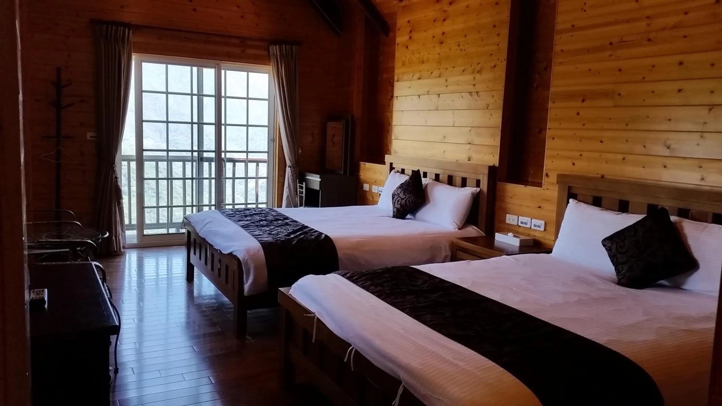 Bedroom, Bed in Qingjing Xiaozhu