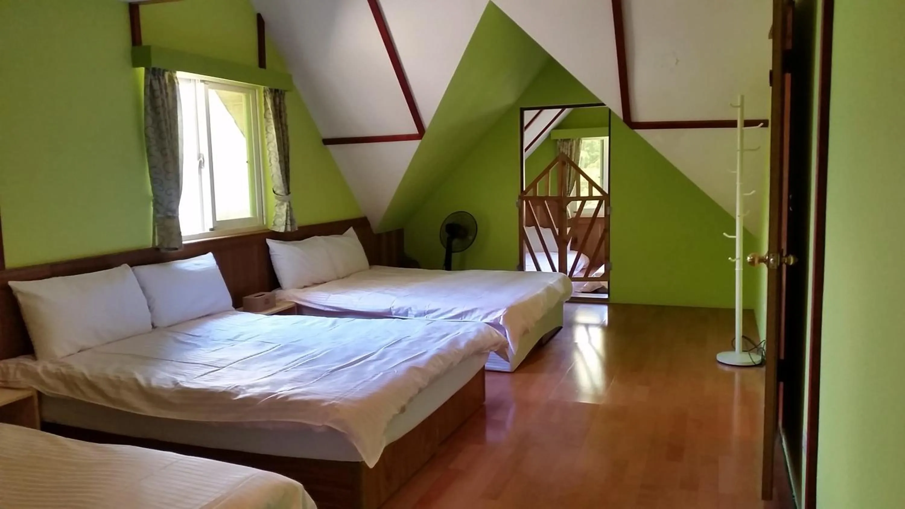 bunk bed, Bed in Qingjing Xiaozhu