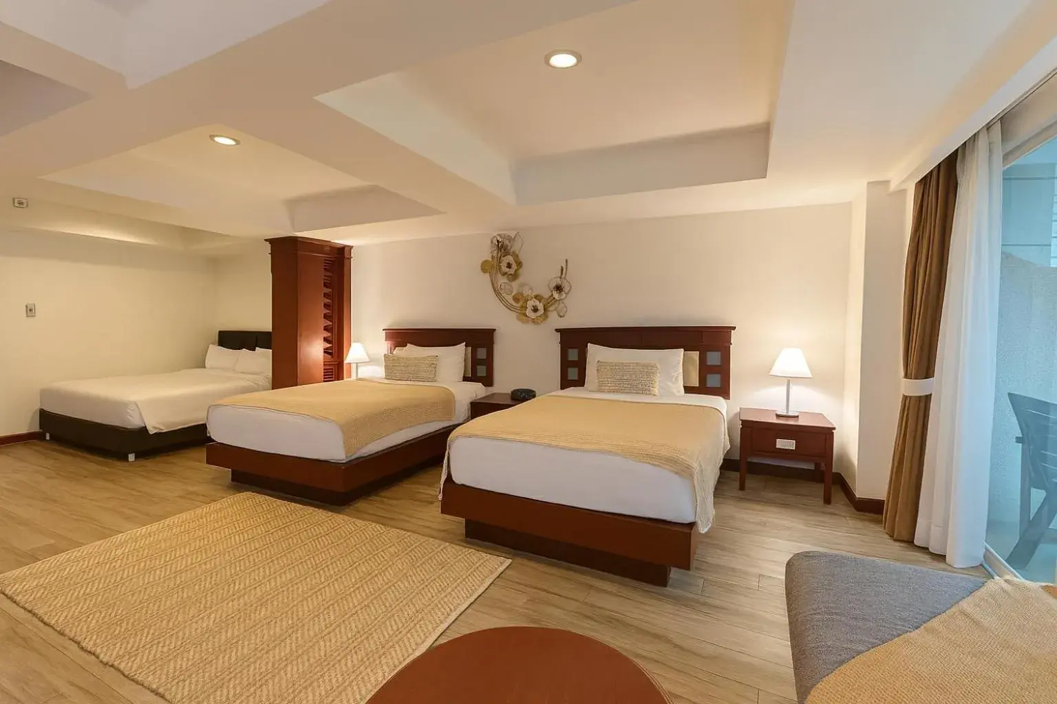 Quadruple Room in The Taksim Royal Beach Hotel Quadruple Room in The Taksim Royal Beach Hotel