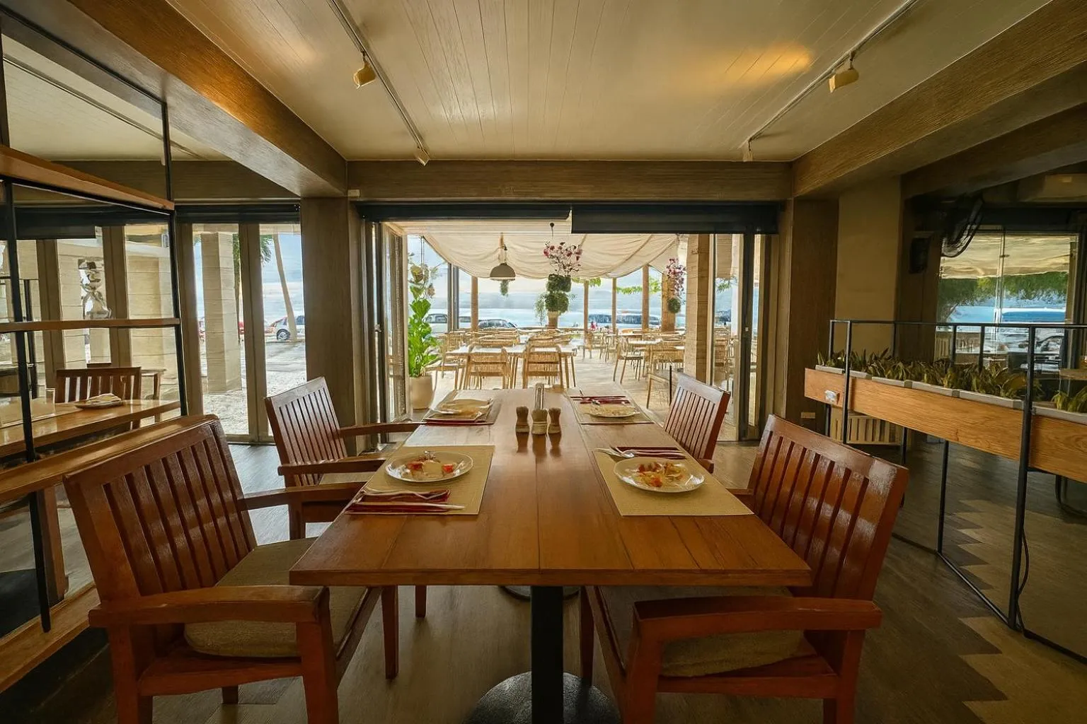 Restaurant/places to eat in The Taksim Royal Beach Hotel