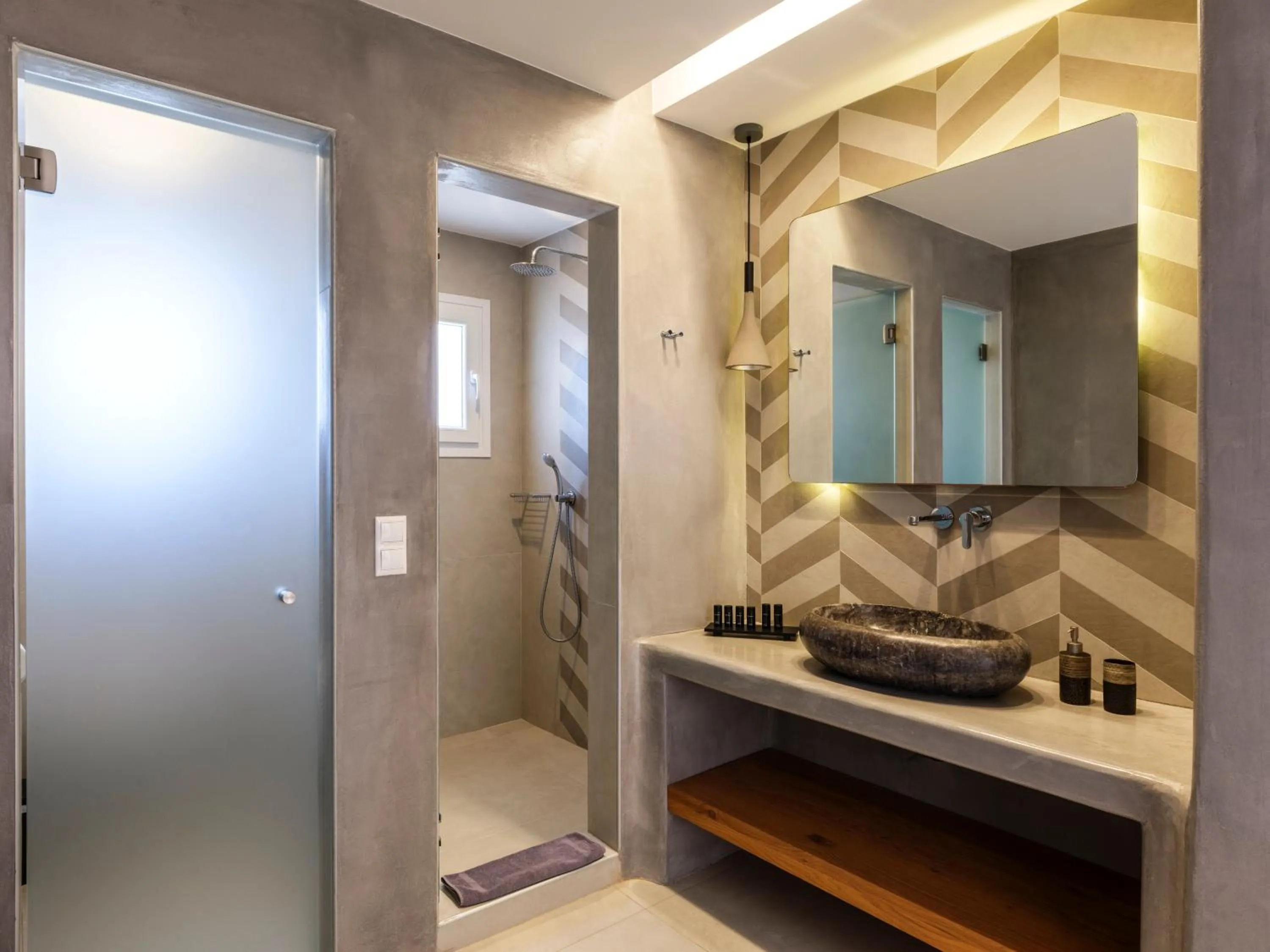 Shower in Evi Suites & Villas