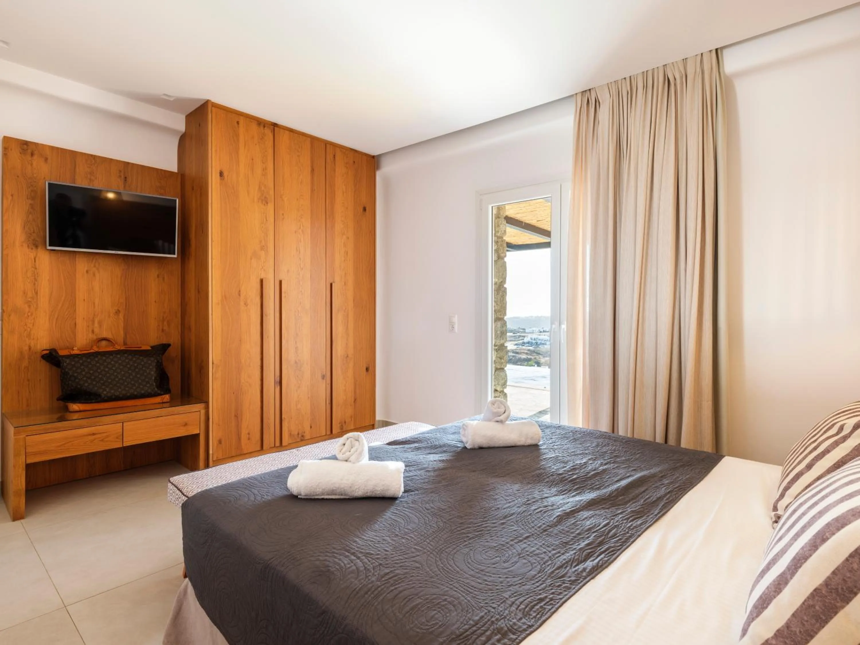 Bed in Evi Suites & Villas