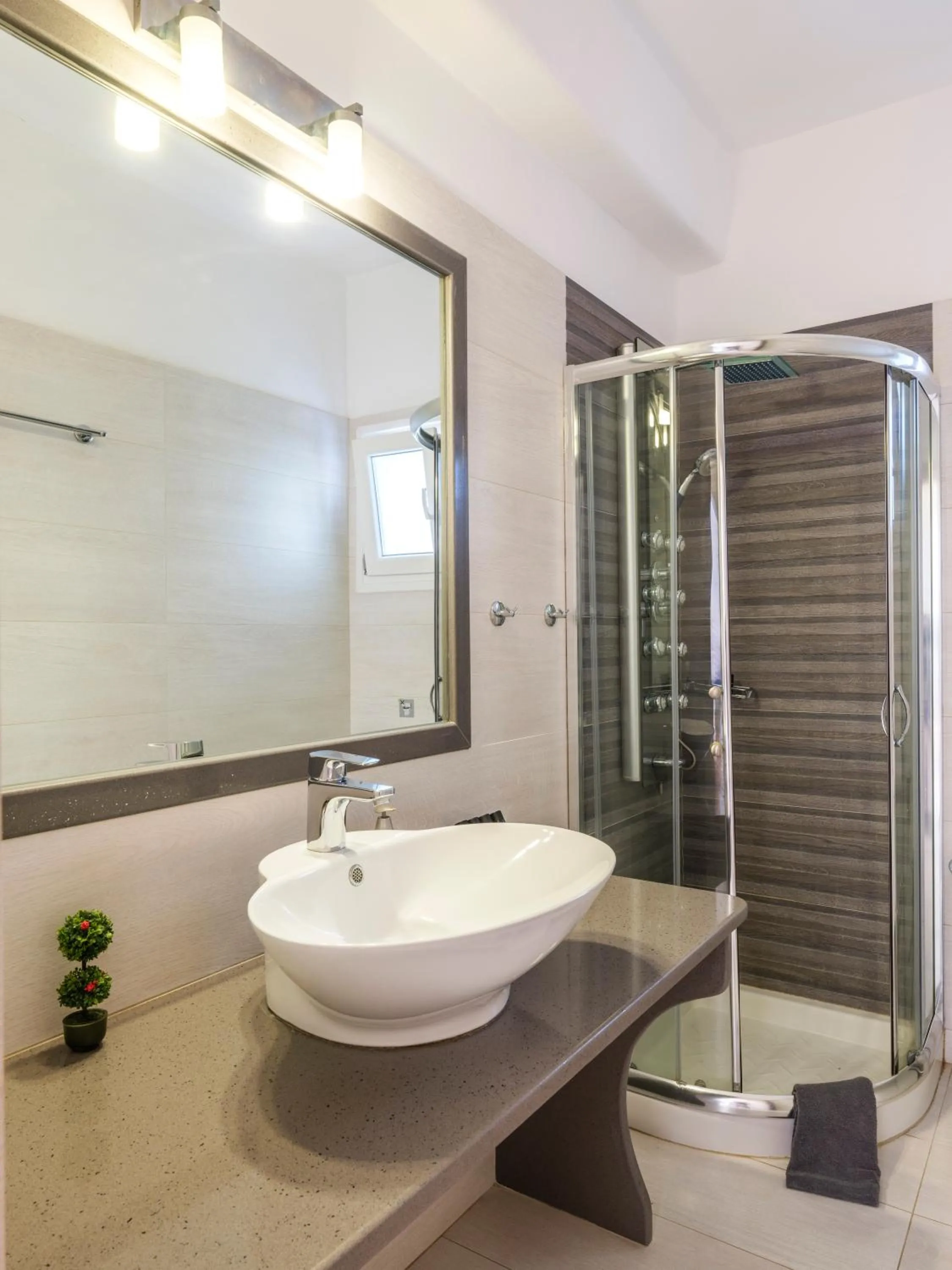 Shower in Evi Suites & Villas